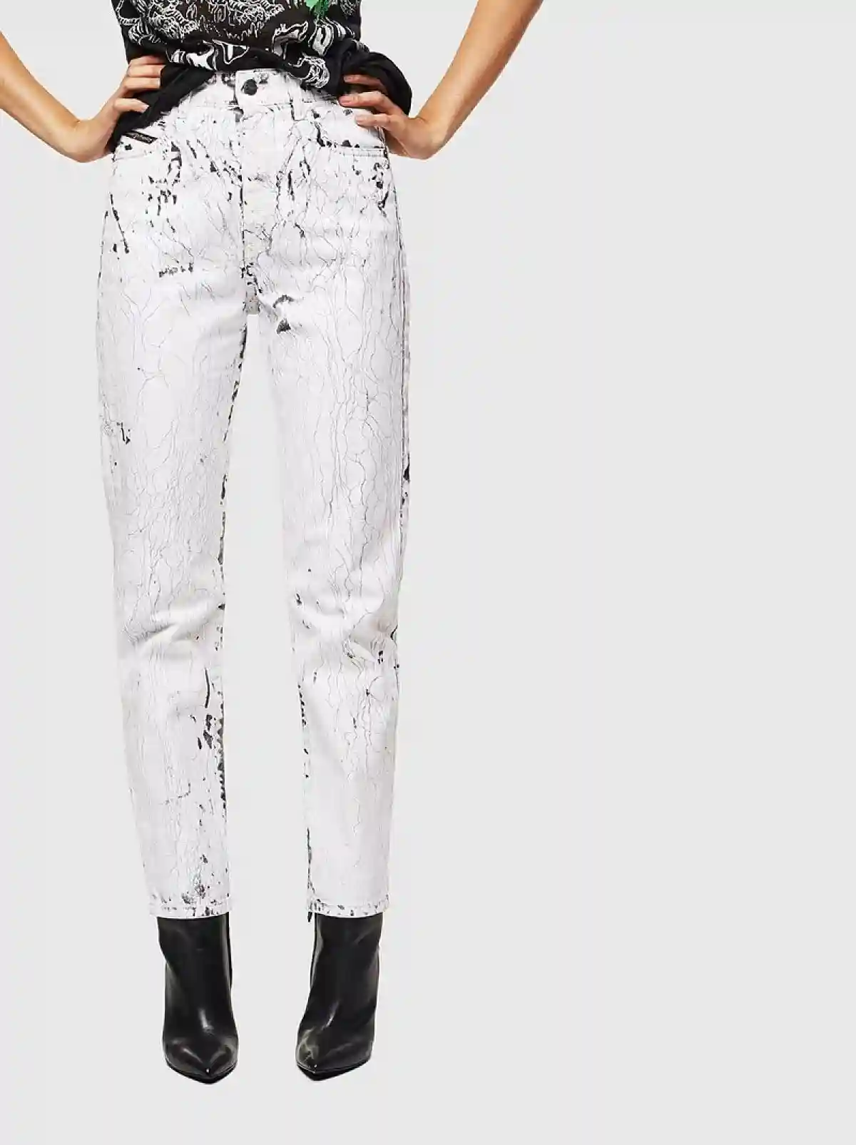 White Straight Fit Jeans- D-Eiselle
