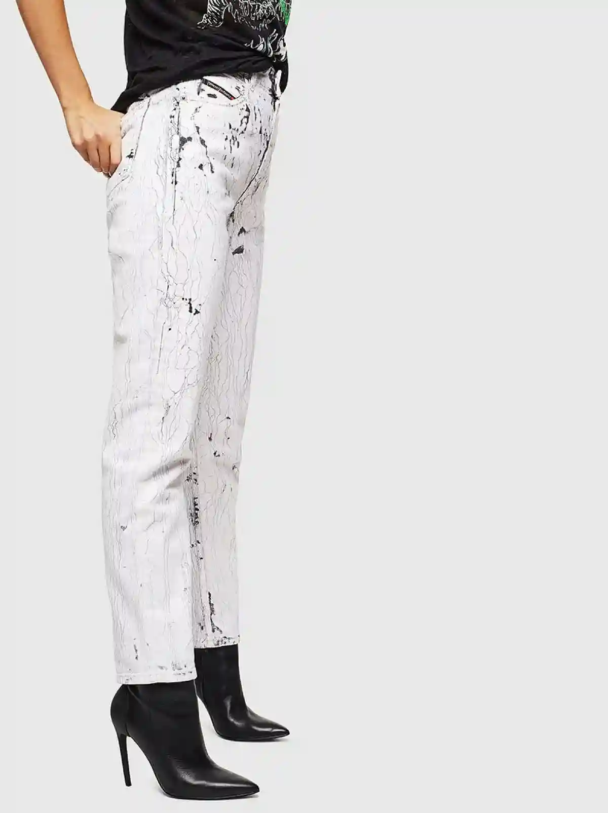 White Straight Fit Jeans- D-Eiselle