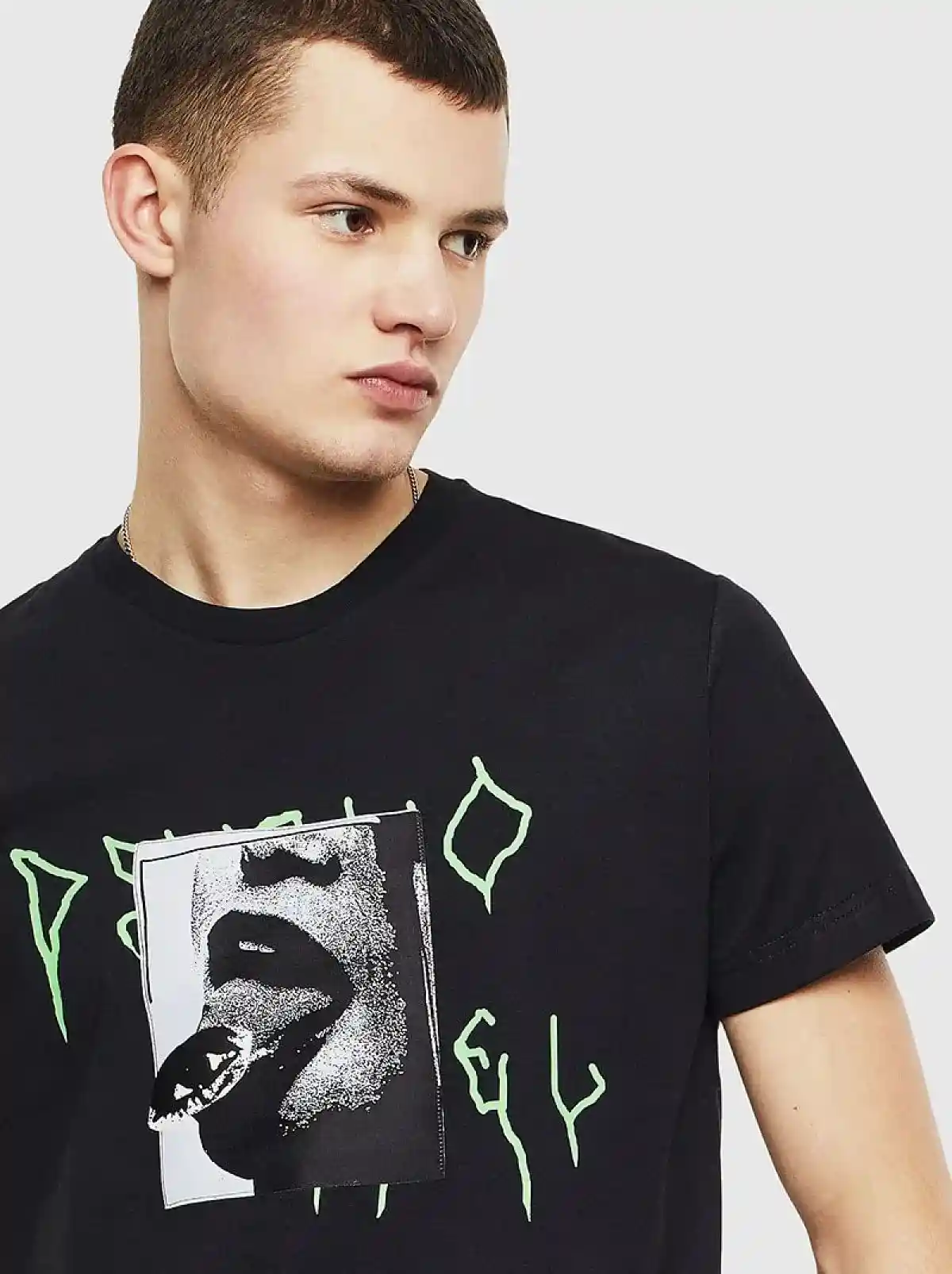 Black T-shirt with jacquard patch