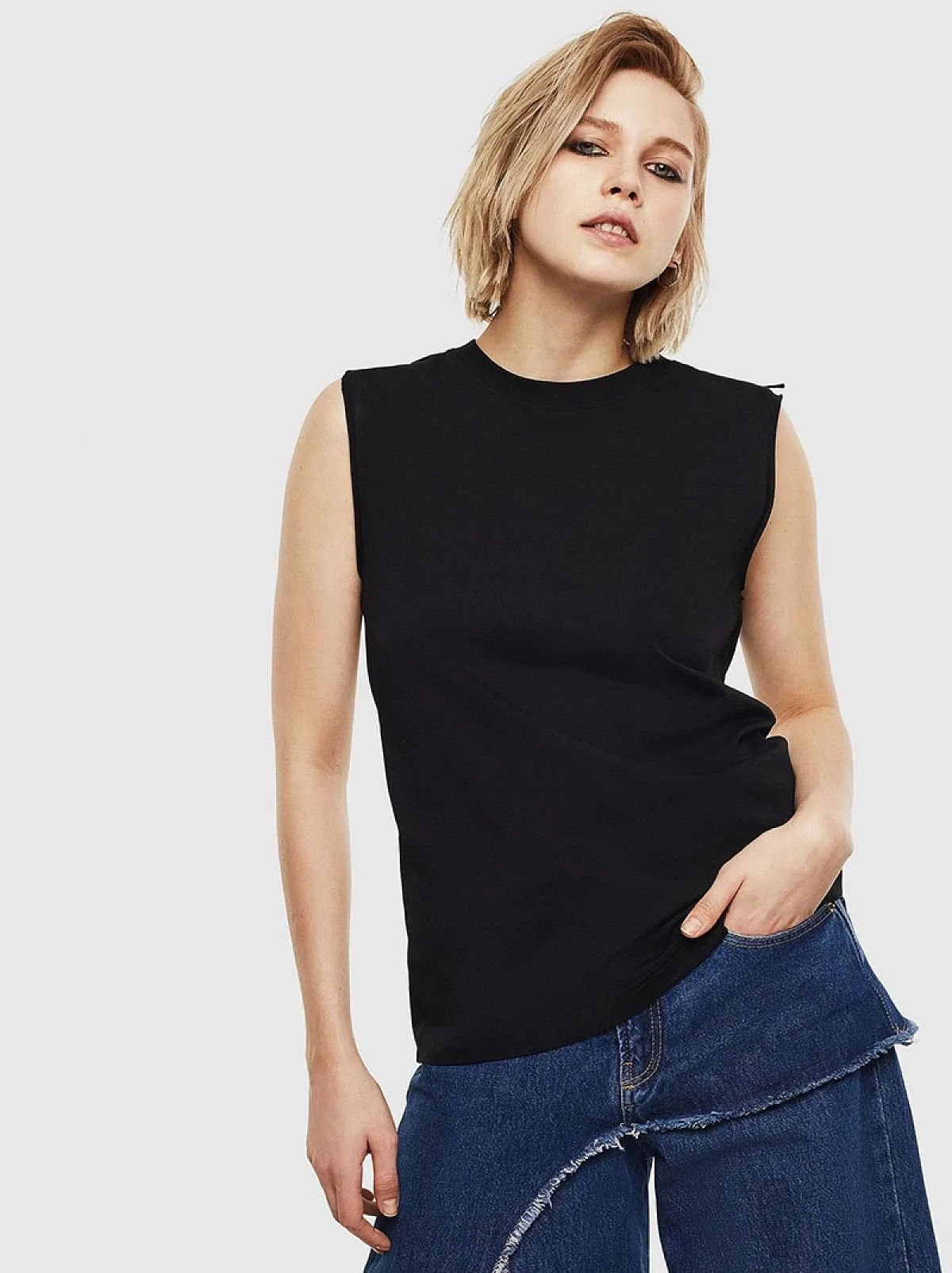 Black Sleeveless T-shirt with ring details