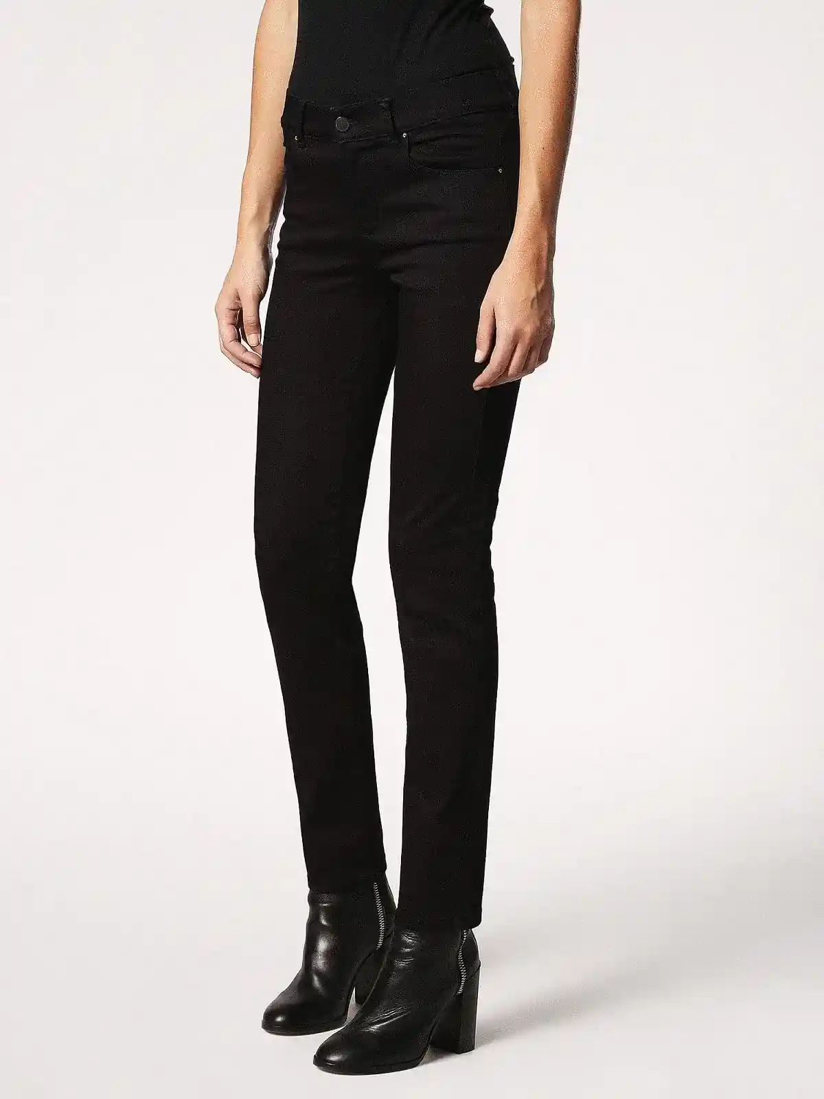Black Straight Fit Jeans- Sandy