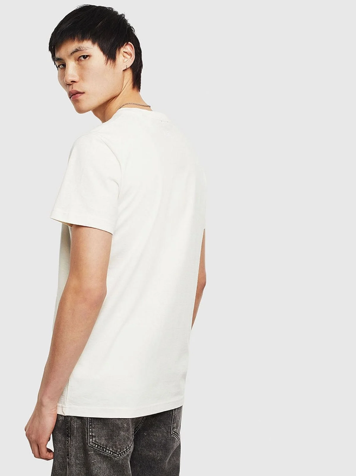 White T-shirt with fluo spray paint