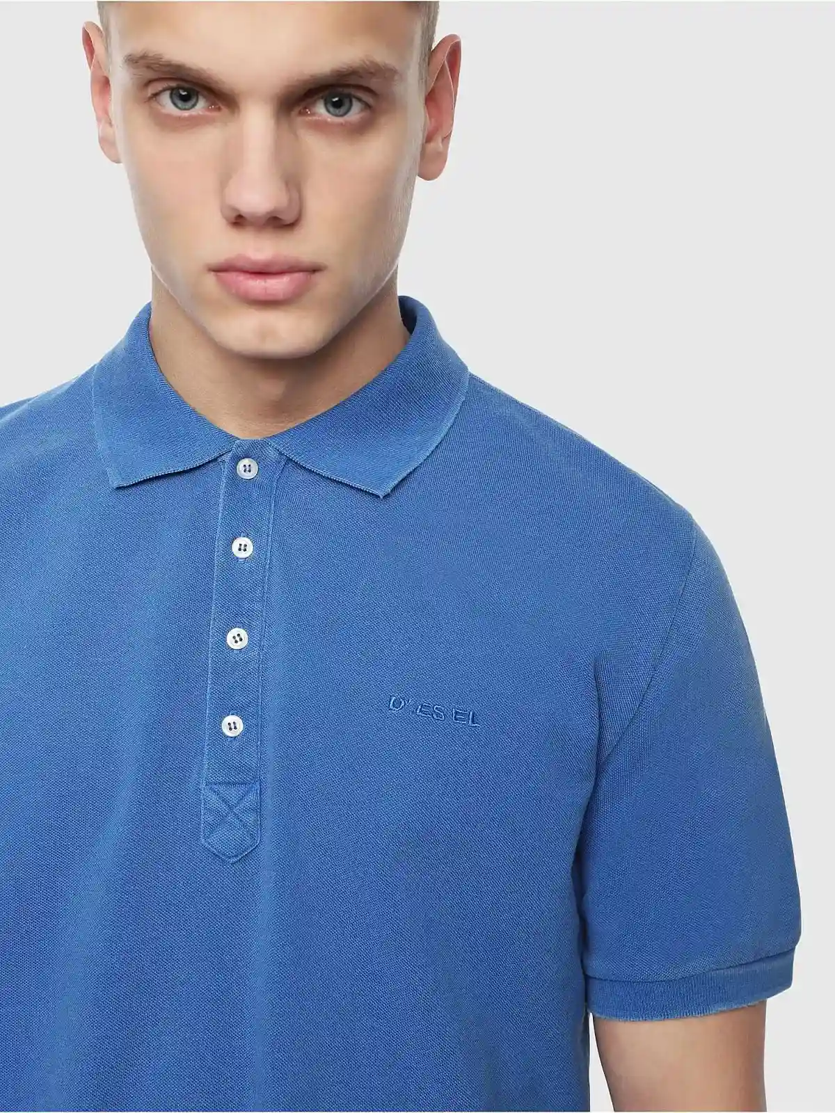 https://cdn.fynd.com/v2/falling-surf-7c8bb8/fyprod/wrkr/products/pictures/item/free/original/diesel/00SHEL0AAPW8HY/2/3iyF-uYjHG-410128208034_3_4096.webp
