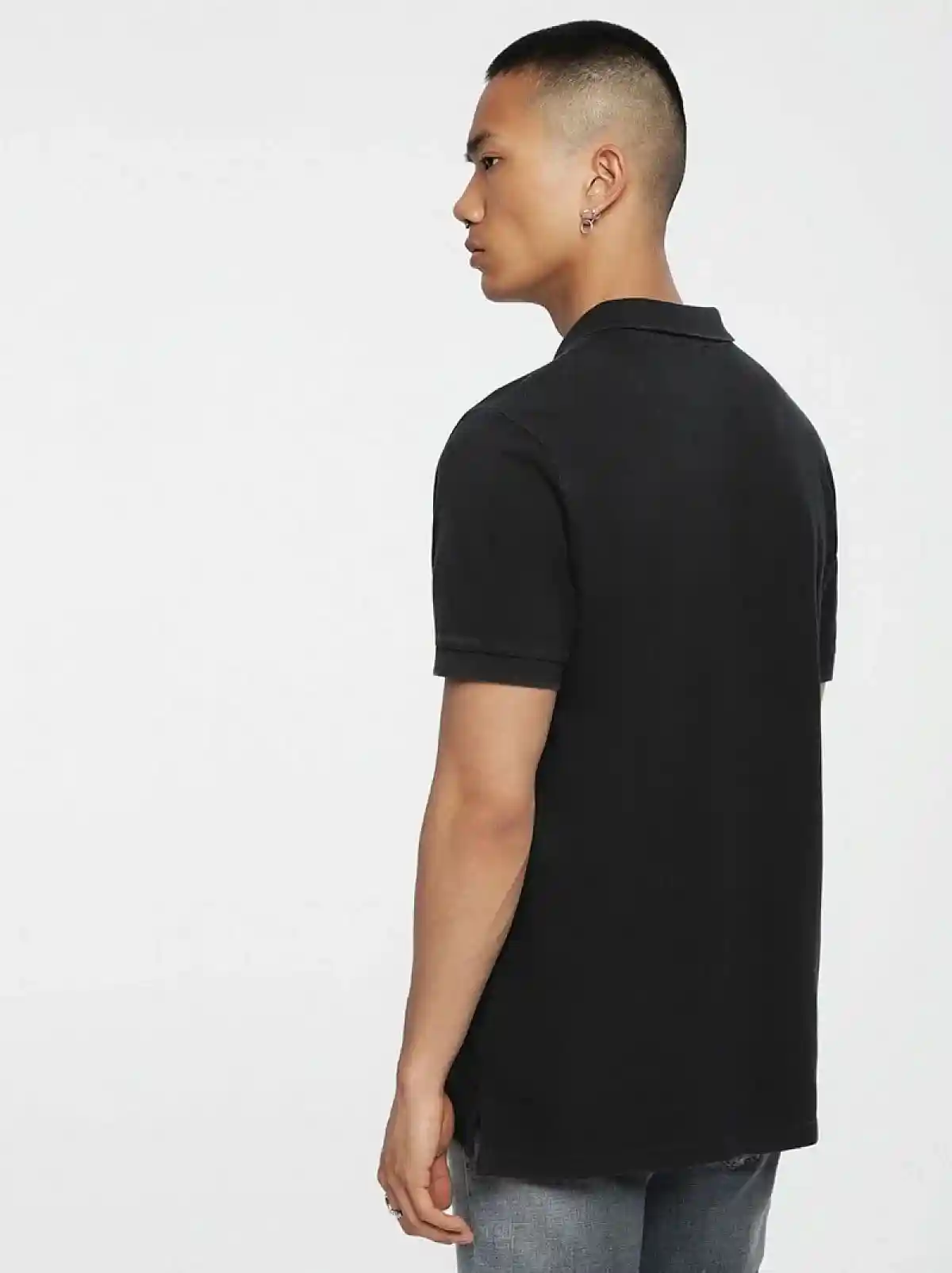 https://cdn.fynd.com/v2/falling-surf-7c8bb8/fyprod/wrkr/products/pictures/item/free/original/diesel/00SHEL0AAPW900/1/yVWyz9i5Wn-410128208012_2.webp