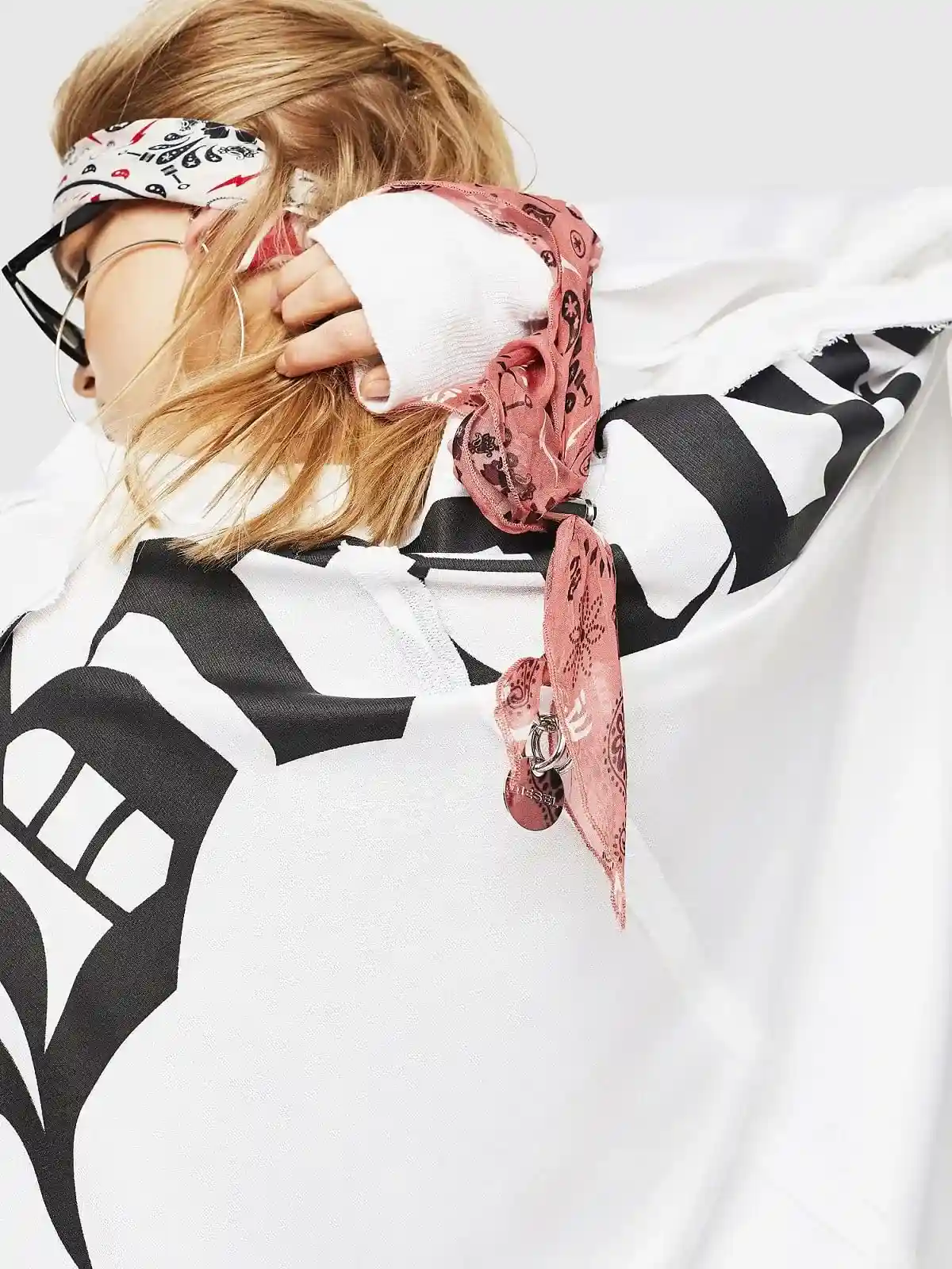 White Sweatshirt with bandana detail