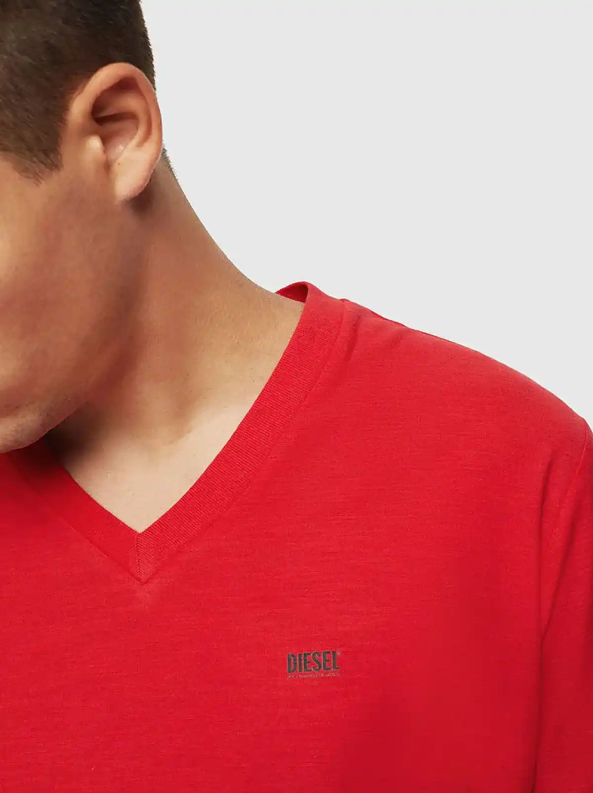 Red V-neck T-shirt in reversed slub jersey