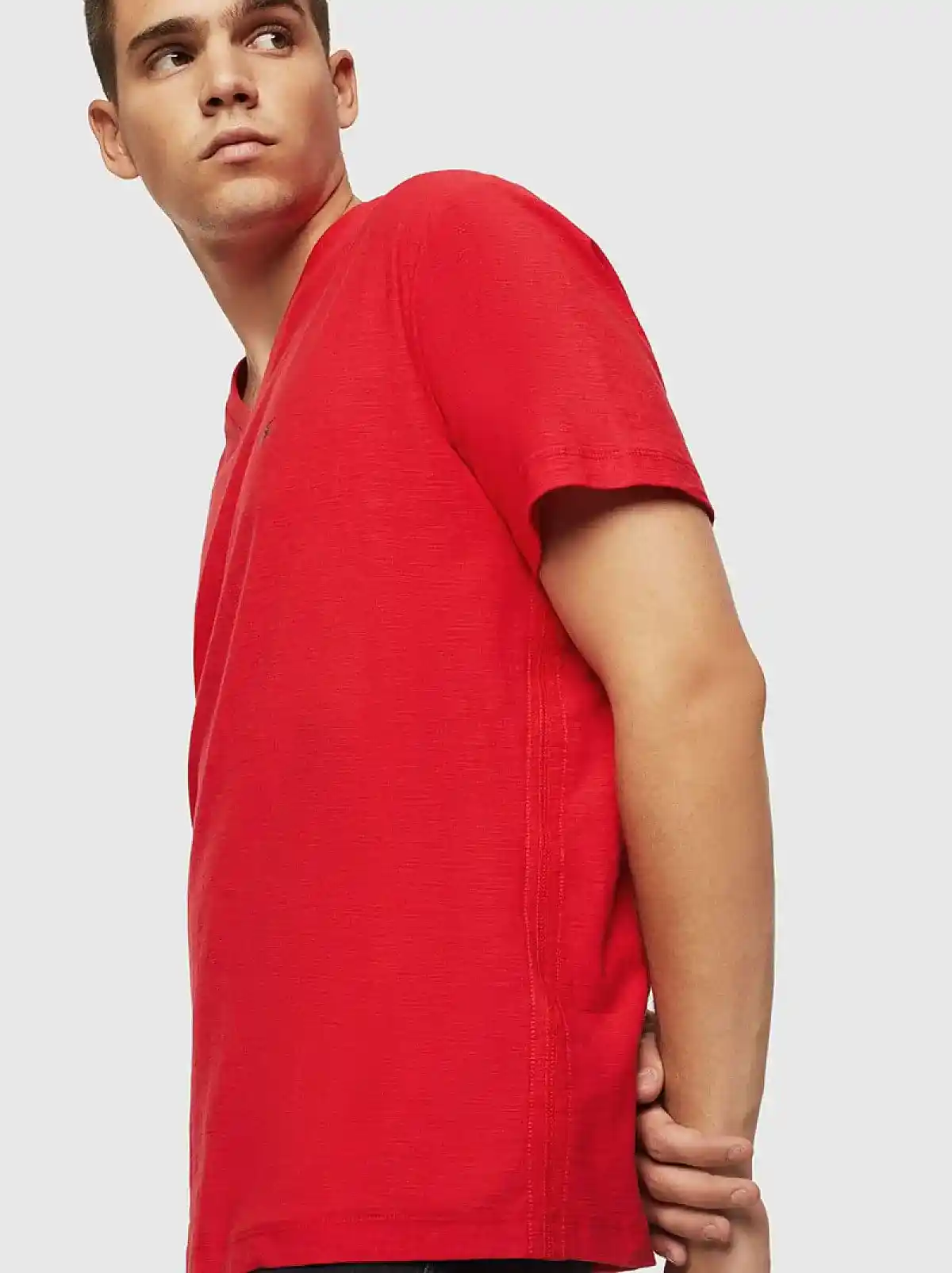 Red V-neck T-shirt in reversed slub jersey
