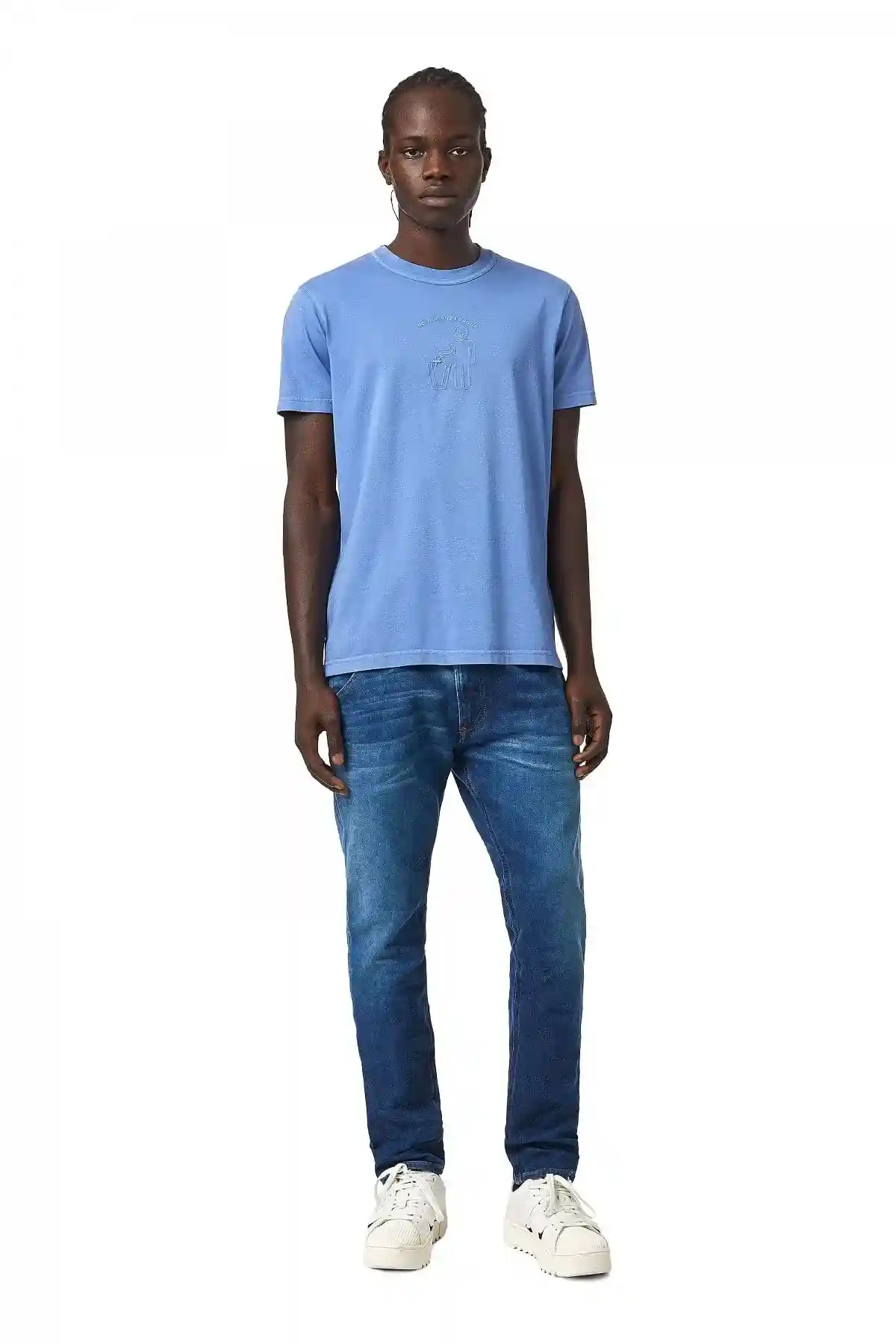 Blue T-shirt with alien embroidery