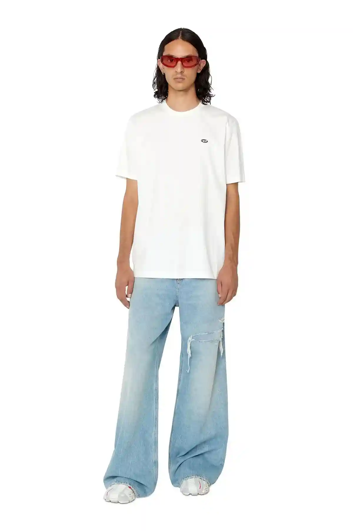 https://cdn.fynd.com/v2/falling-surf-7c8bb8/fyprod/wrkr/products/pictures/item/free/original/diesel/A03819-0AIJU141/4/Qj7_uvmuA5-410372554016_5_7077.webp