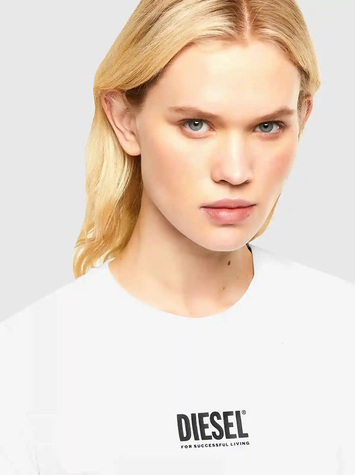 White T-shirt with small 3D logo print