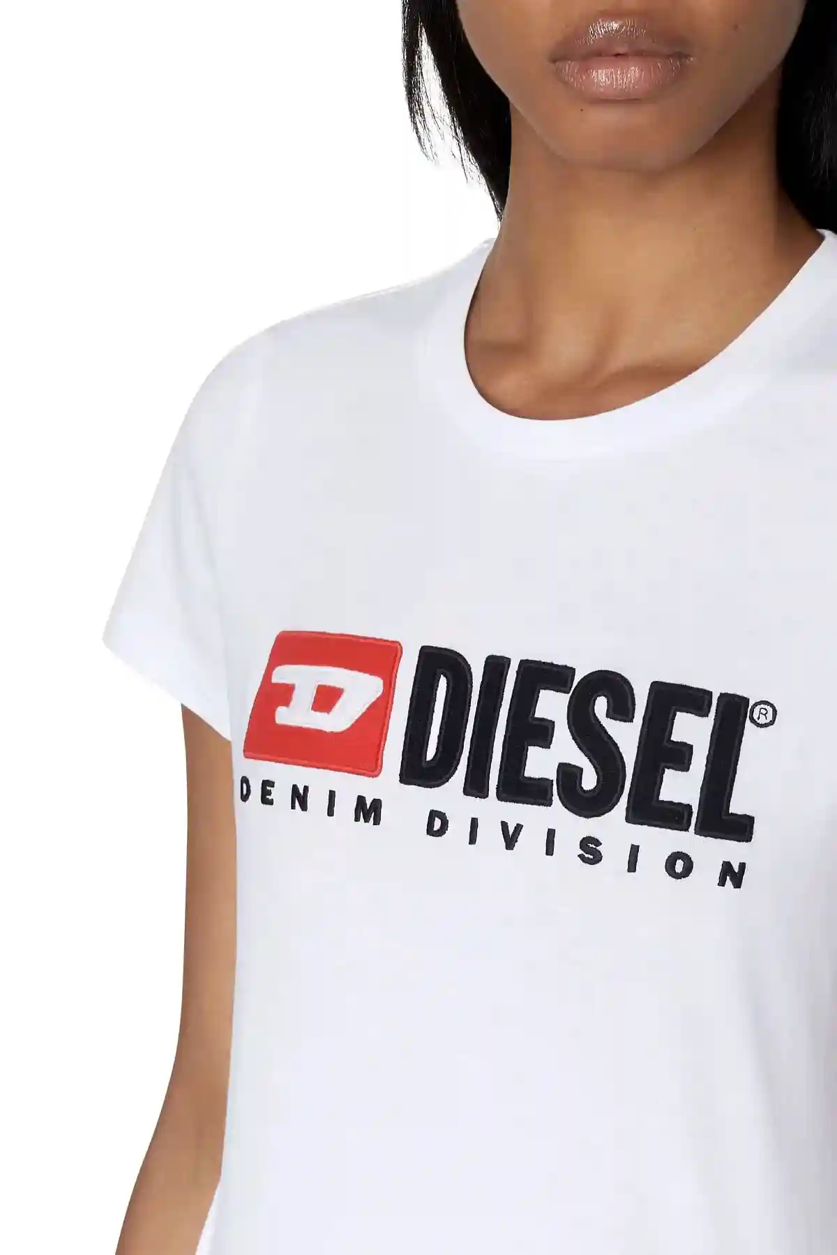 https://cdn.fynd.com/v2/falling-surf-7c8bb8/fyprod/wrkr/products/pictures/item/free/original/diesel/A05093-0AAXJ100/2/jeCRQNsN0J-410315120013_3_6292.webp