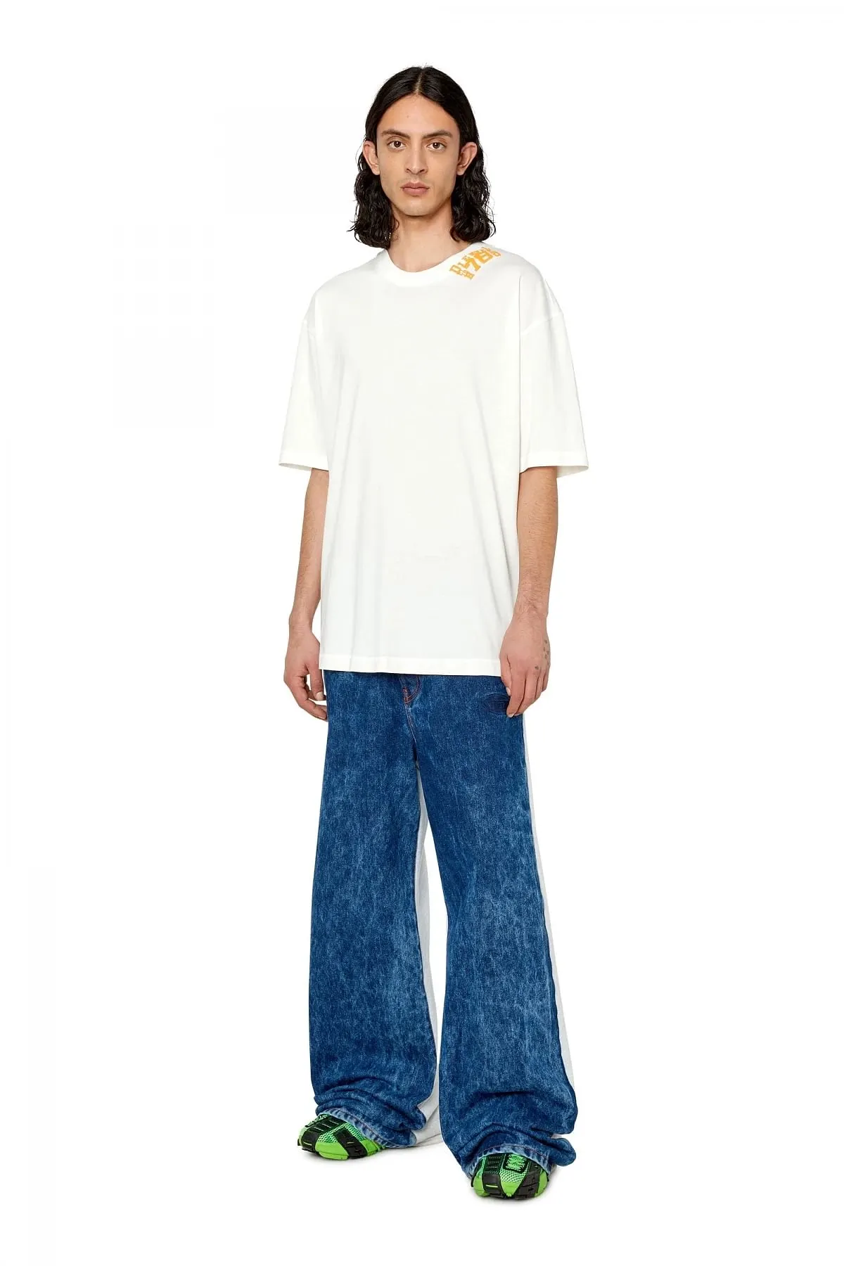 White T-shirt with back jumbled logo