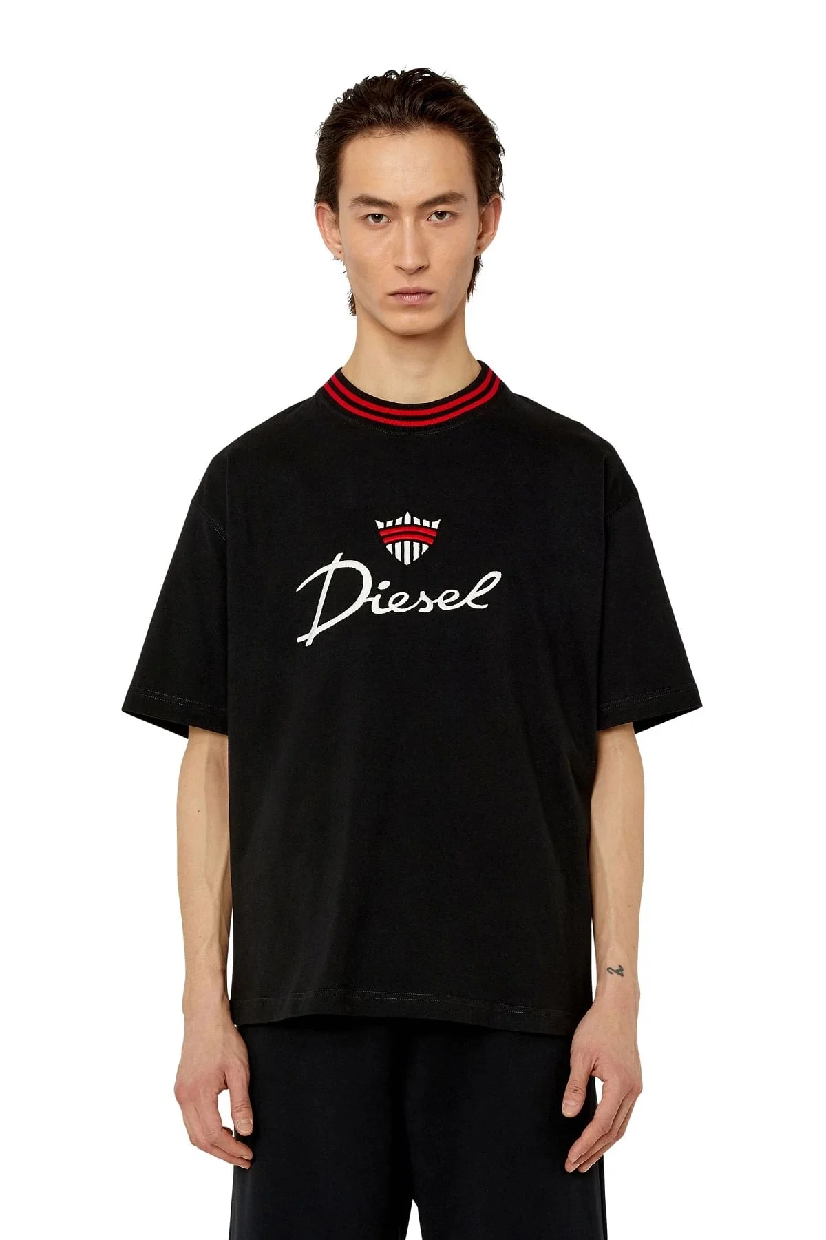Black T-shirt with crown logo embroidery