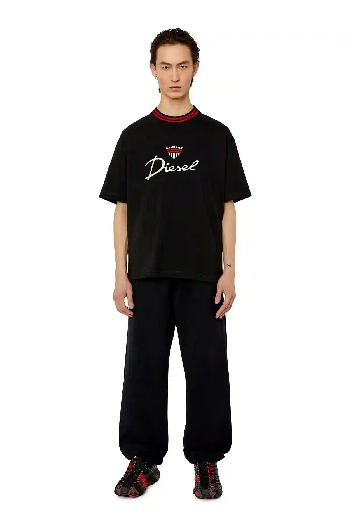 Black T-shirt with crown logo embroidery