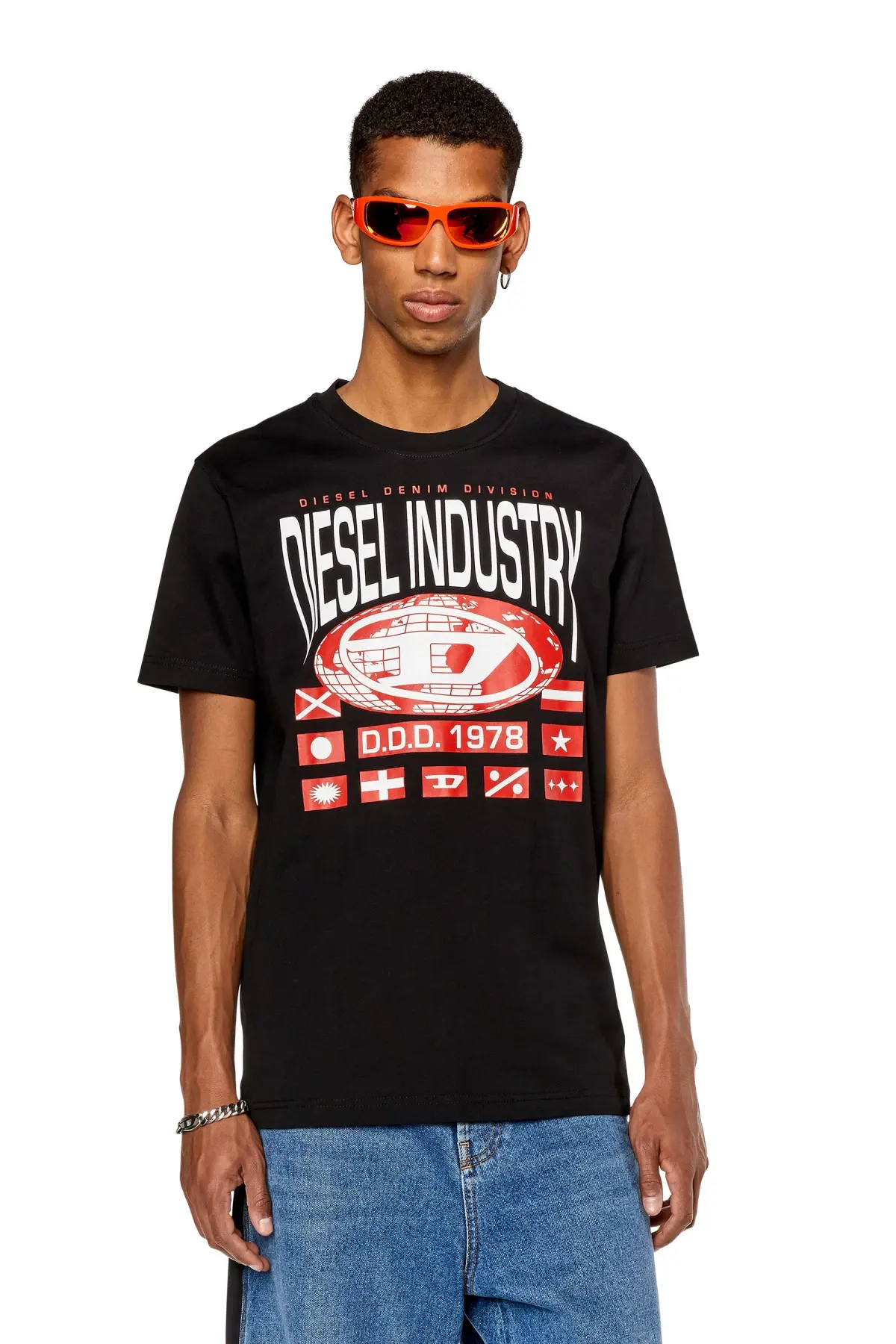 Black T-shirt with globe oval D print