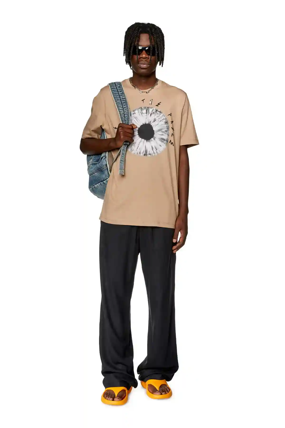 Beige T-shirt with Eye on the Prize print