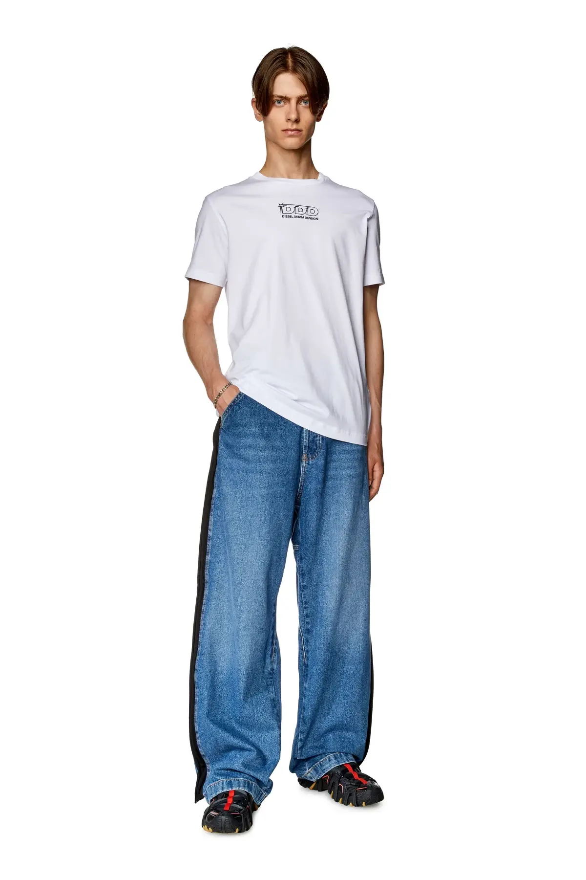 White T-shirt with embroidered DDD logo