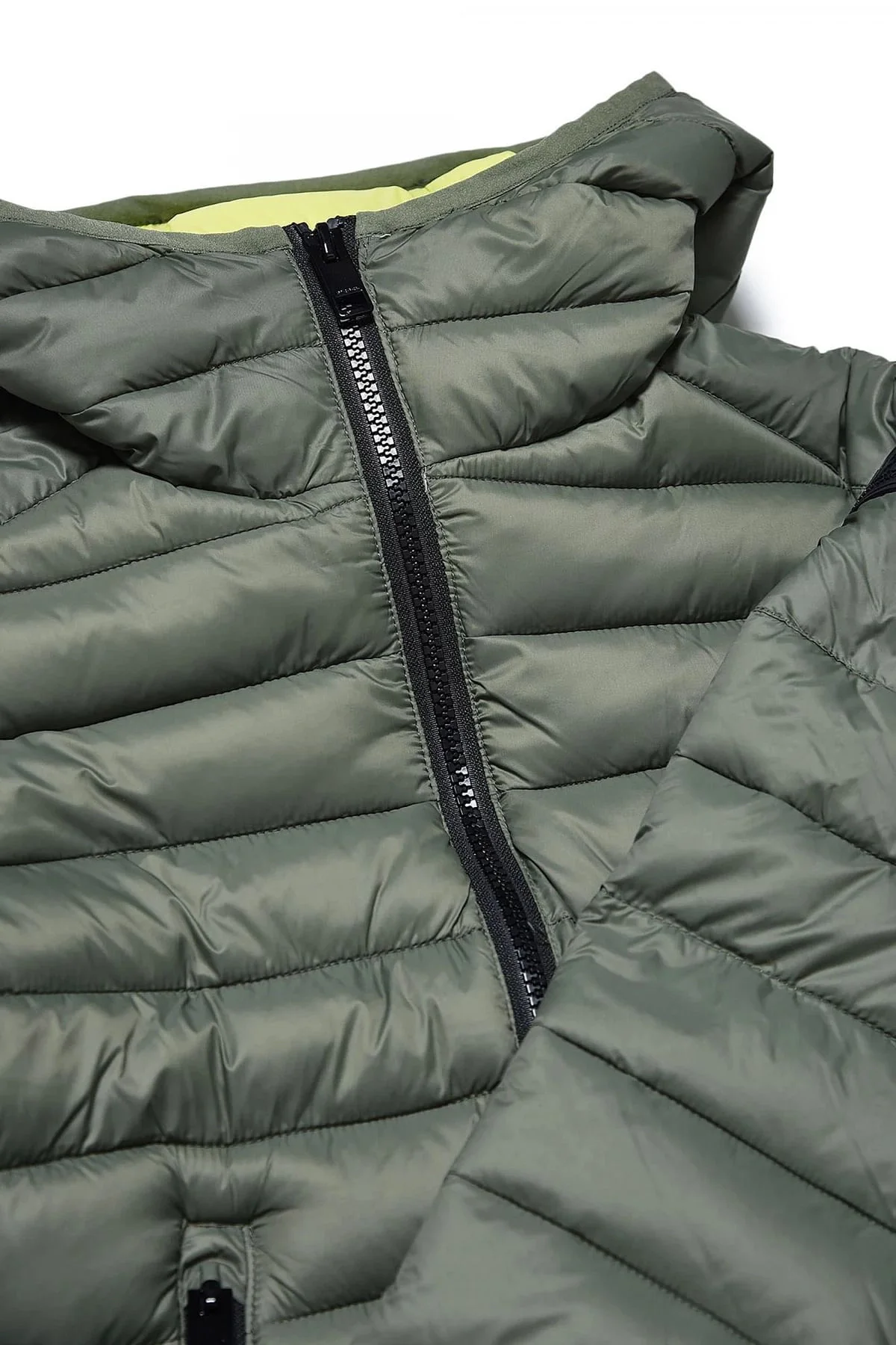 Green Puffer jacket with narrow quilting