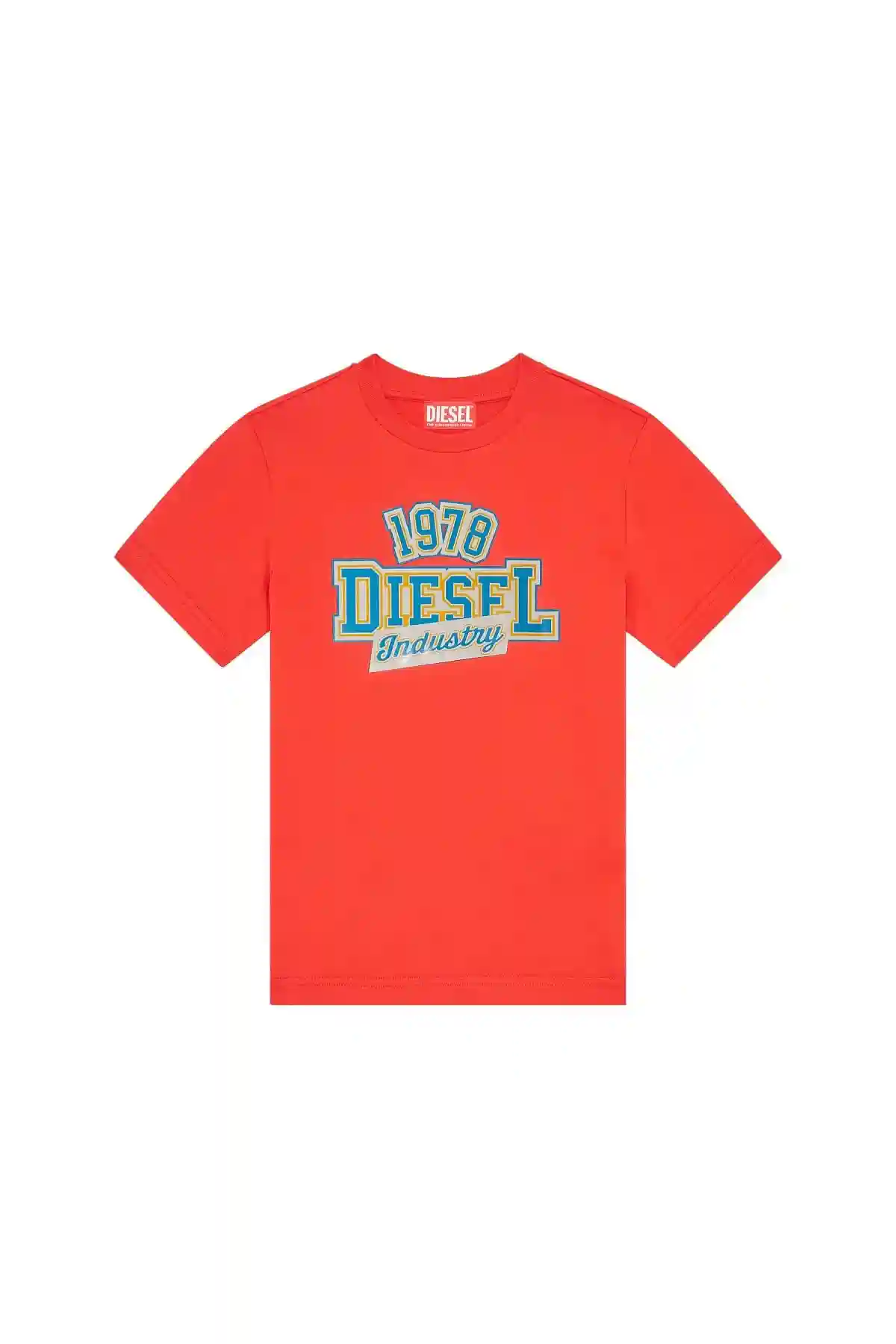 Red T-shirt with college logo print