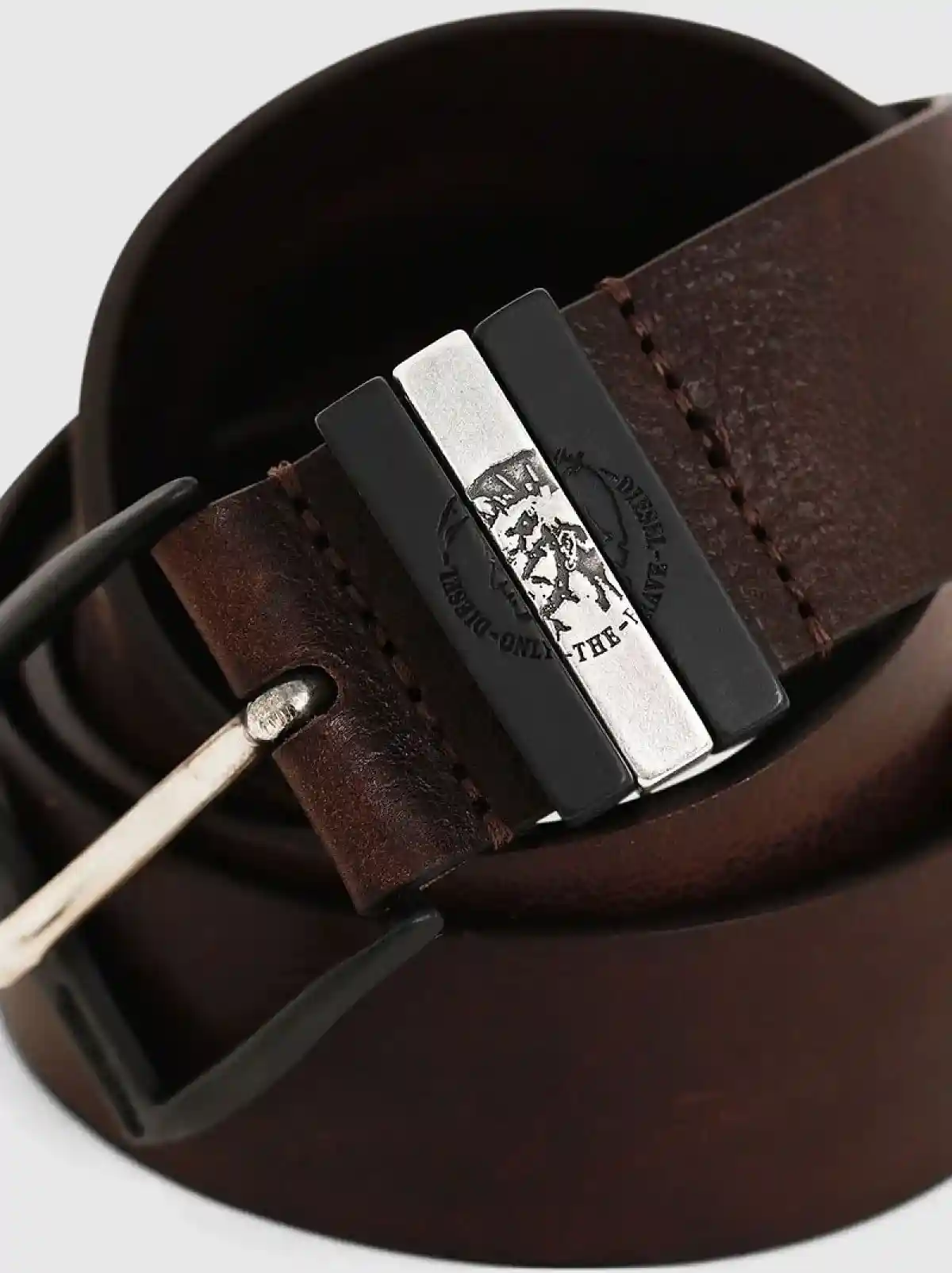 Brown Sleek leather belt with two-tone buckle