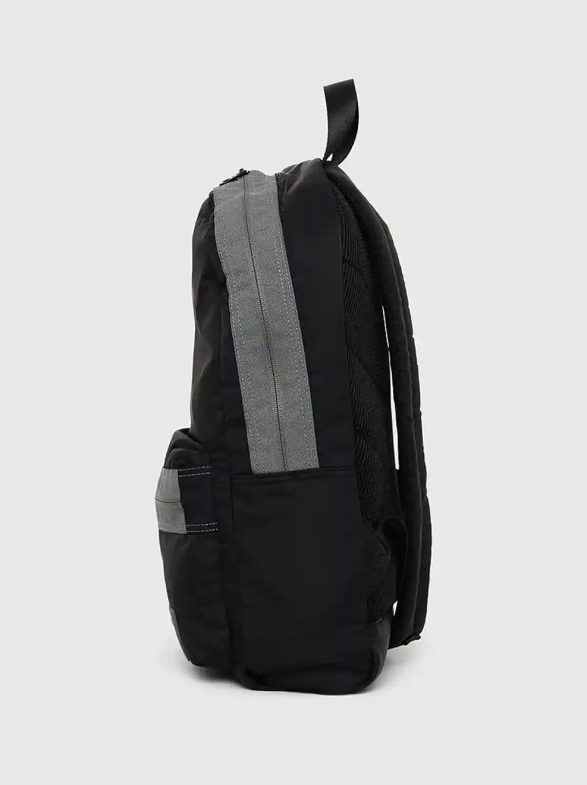 https://cdn.fynd.com/v2/falling-surf-7c8bb8/fyprod/wrkr/products/pictures/item/free/original/diesel/X06264PR230T8013/2/uOg7y_RdWY-410220880001_3.webp