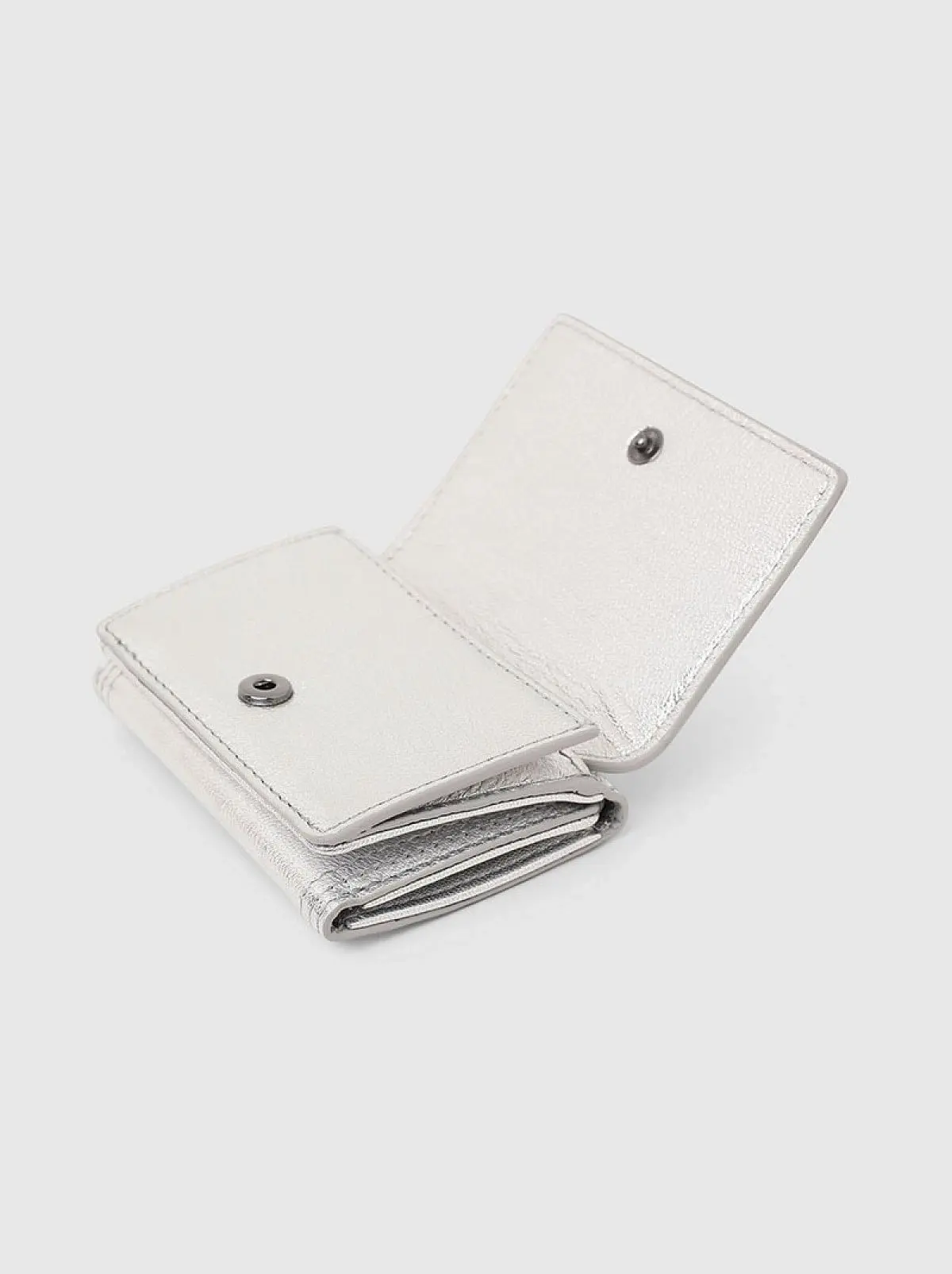 Silver Tri-fold wallet in leather
