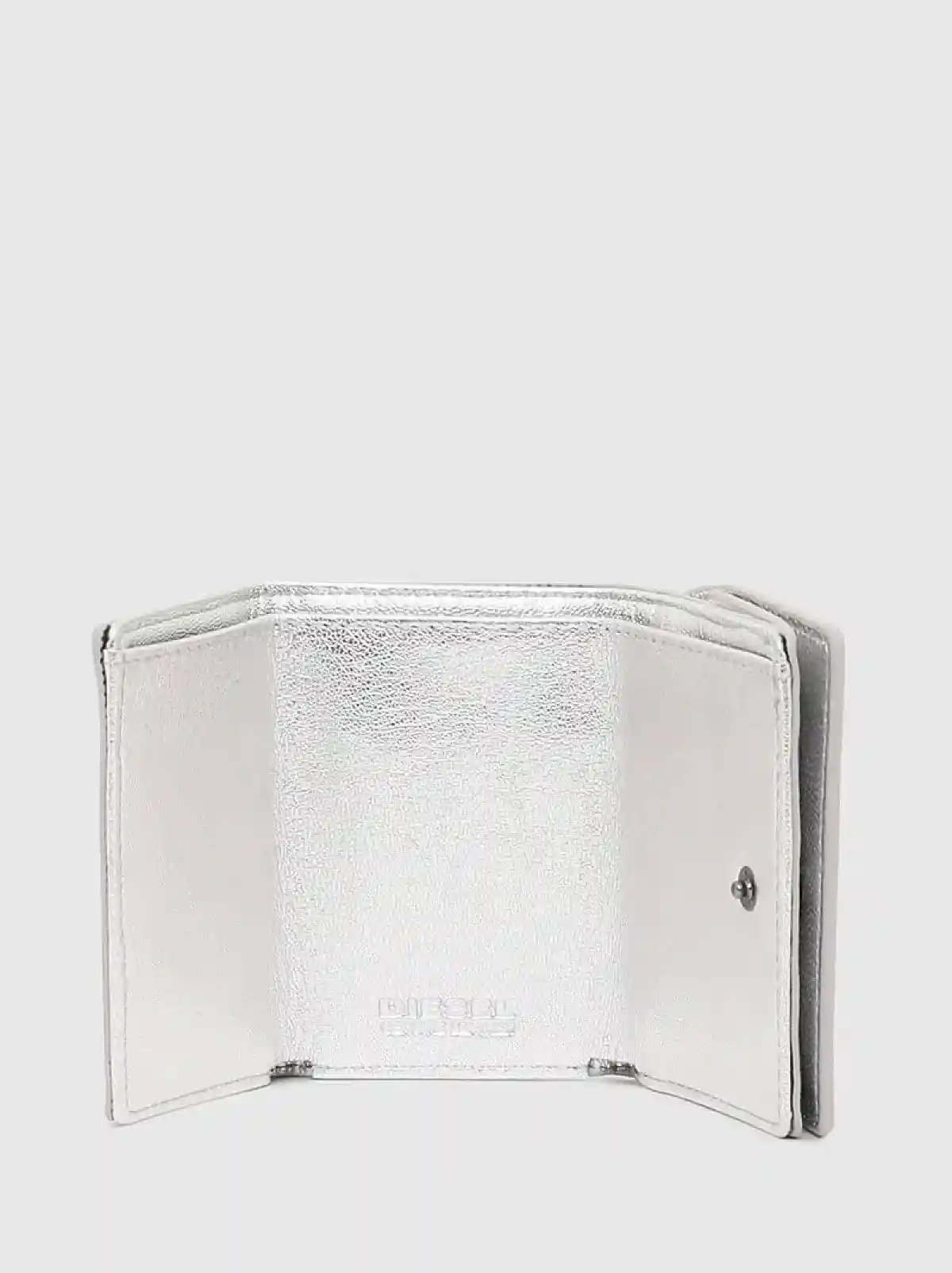 Silver Tri-fold wallet in leather