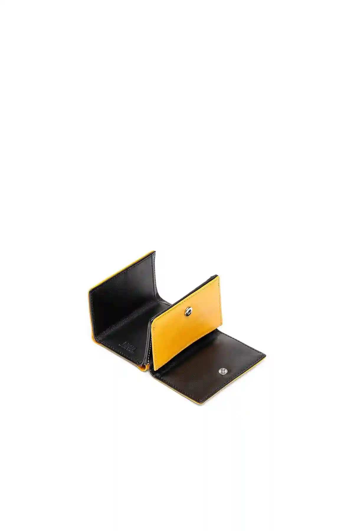 Yellow Tri-fold wallet with D logo-plaque