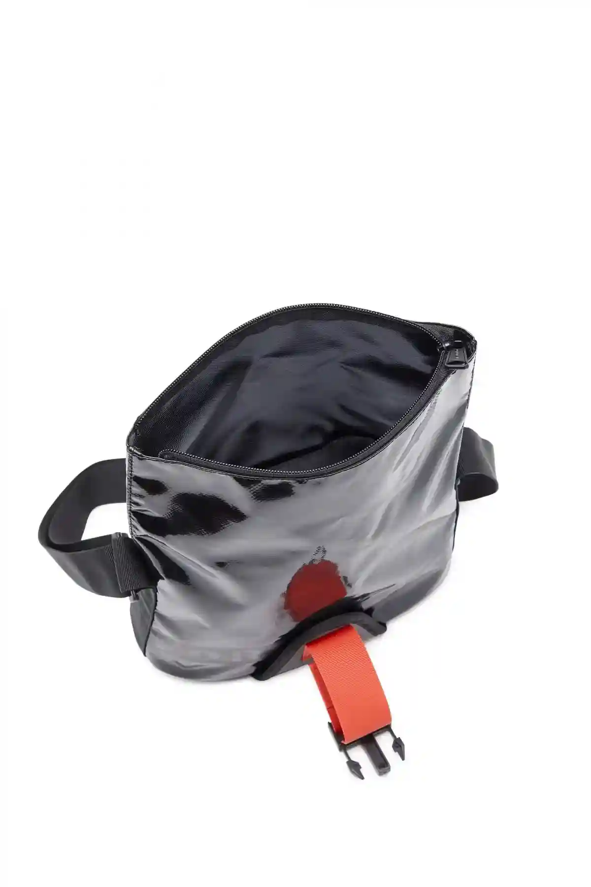 Black Trap Fill Shoulder S-Rolltop crossbody in tarpaulin