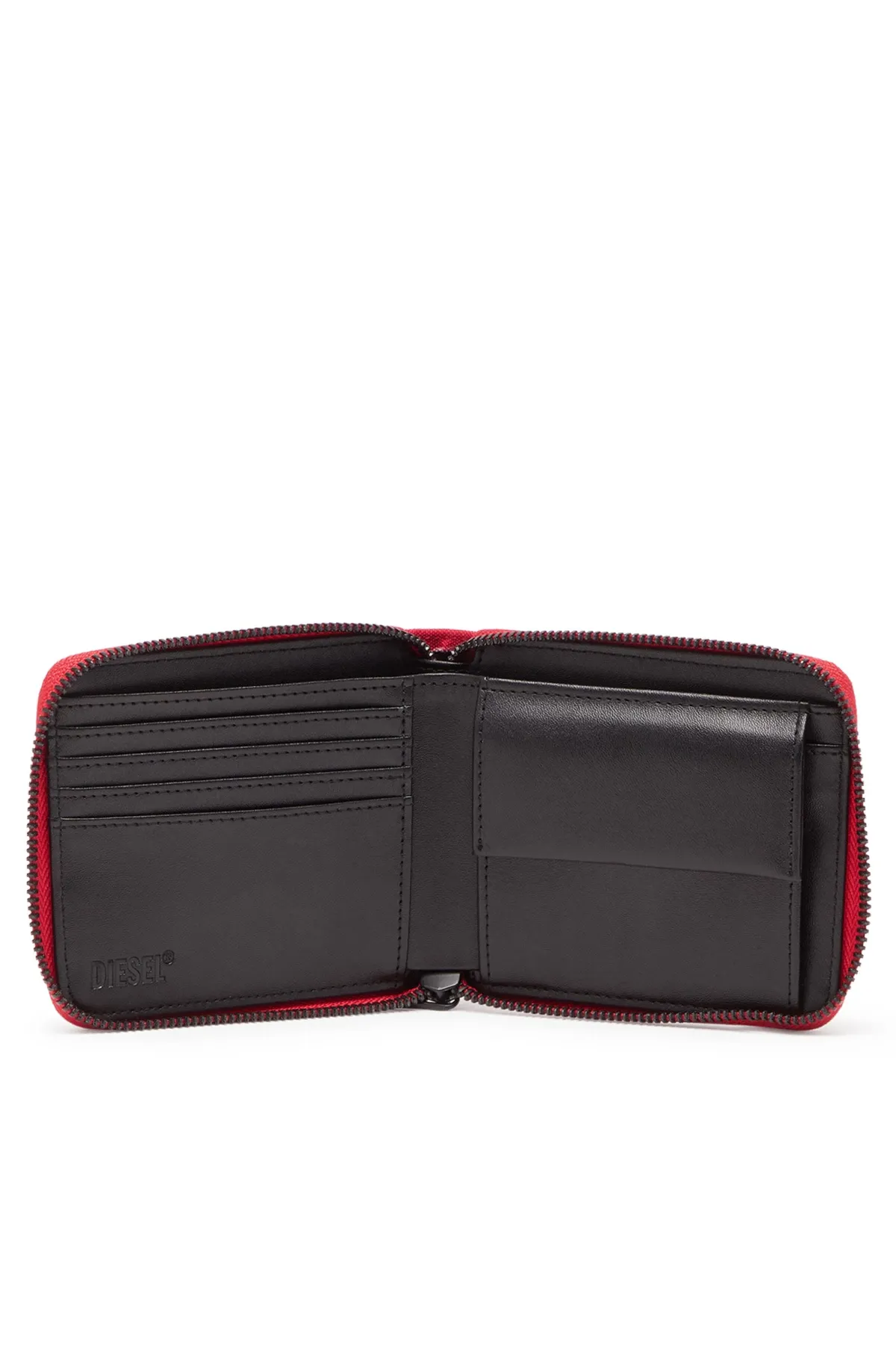 https://cdn.fynd.com/v2/falling-surf-7c8bb8/fyprod/wrkr/products/pictures/item/free/original/diesel/X09528-P5586T4047/2/_zaONBOMfX-410374000002_3_2320.webp