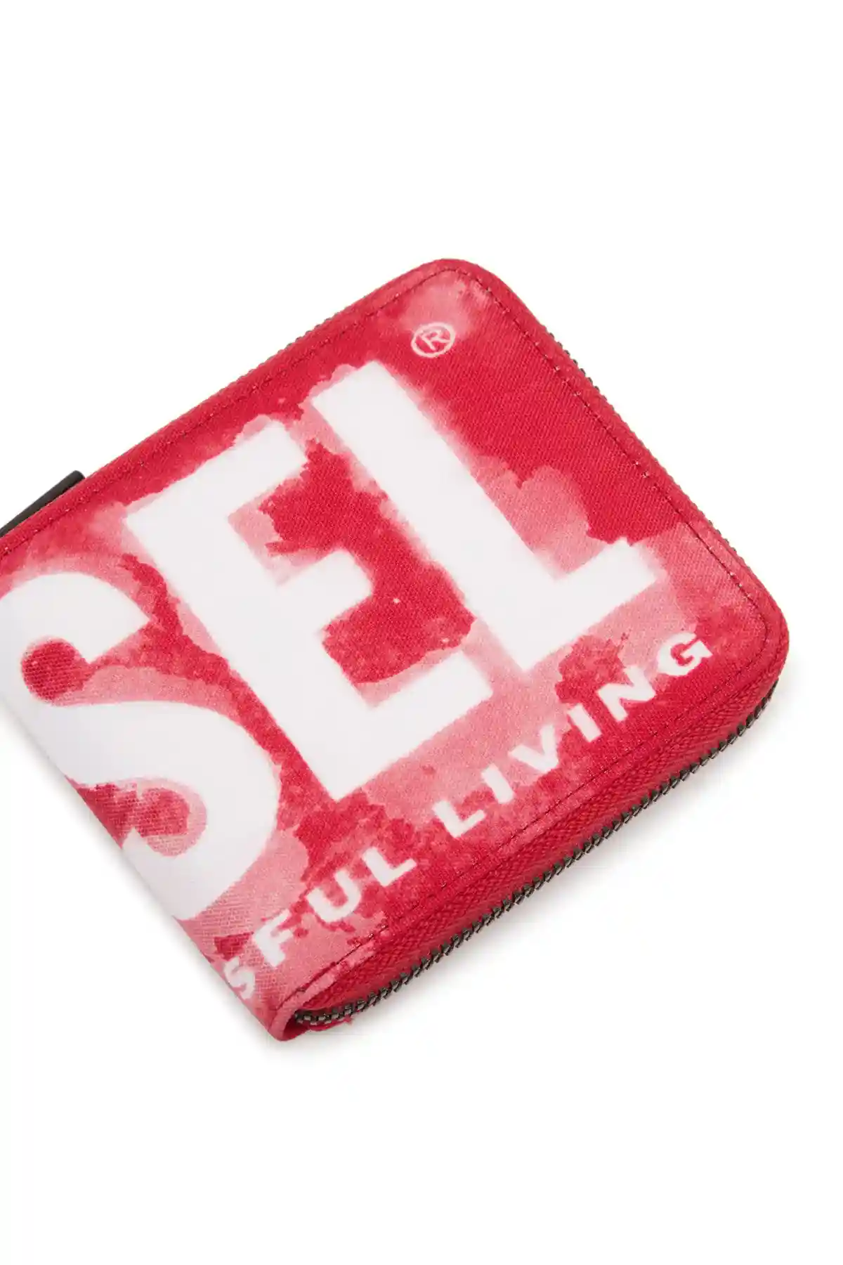 https://cdn.fynd.com/v2/falling-surf-7c8bb8/fyprod/wrkr/products/pictures/item/free/original/diesel/X09528-P5586T4047/3/cU4hAJW6h6-410374000002_4_4405.webp