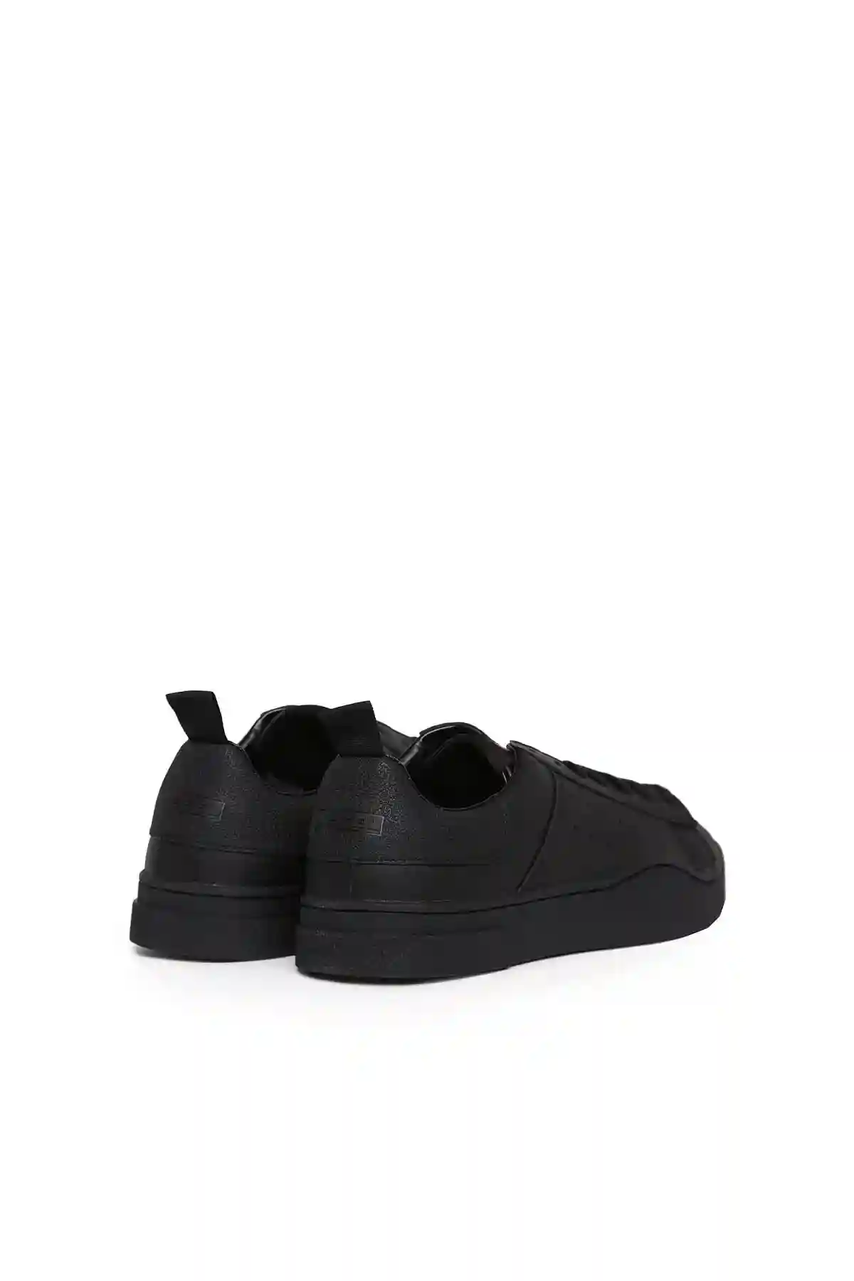 Black Sneakers in leather with mohawk logo