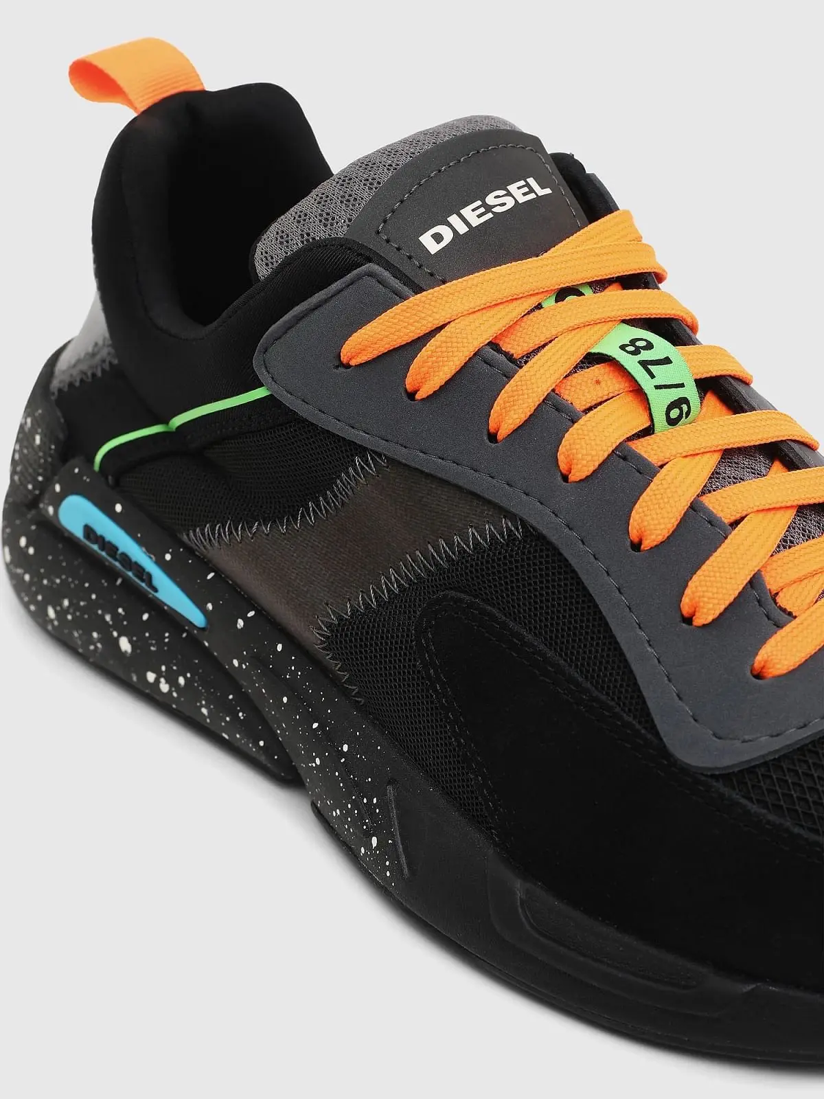 Black Running sneakers with speckled sole