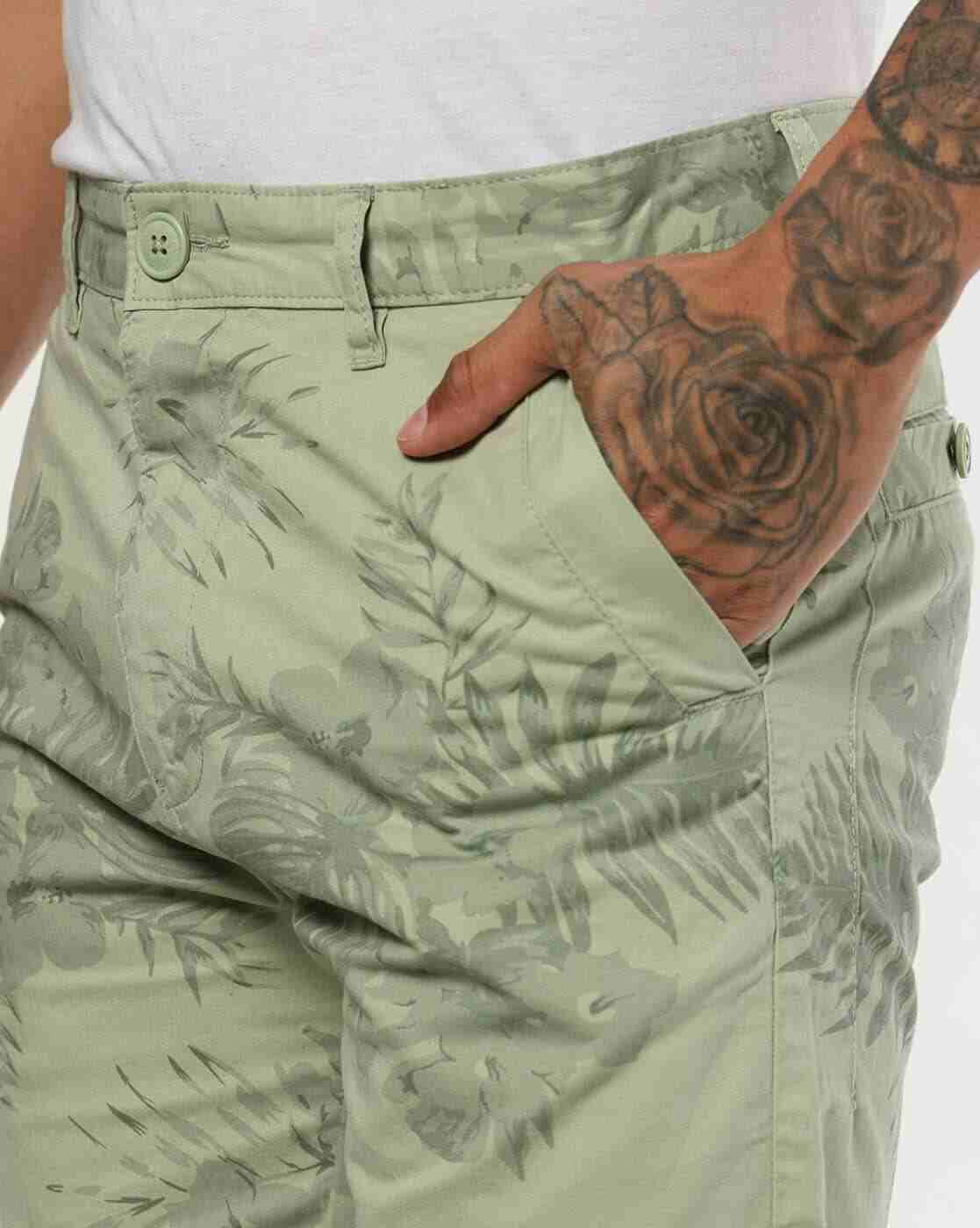 DNMX | Men Floral Print Slim Fit Shorts|3