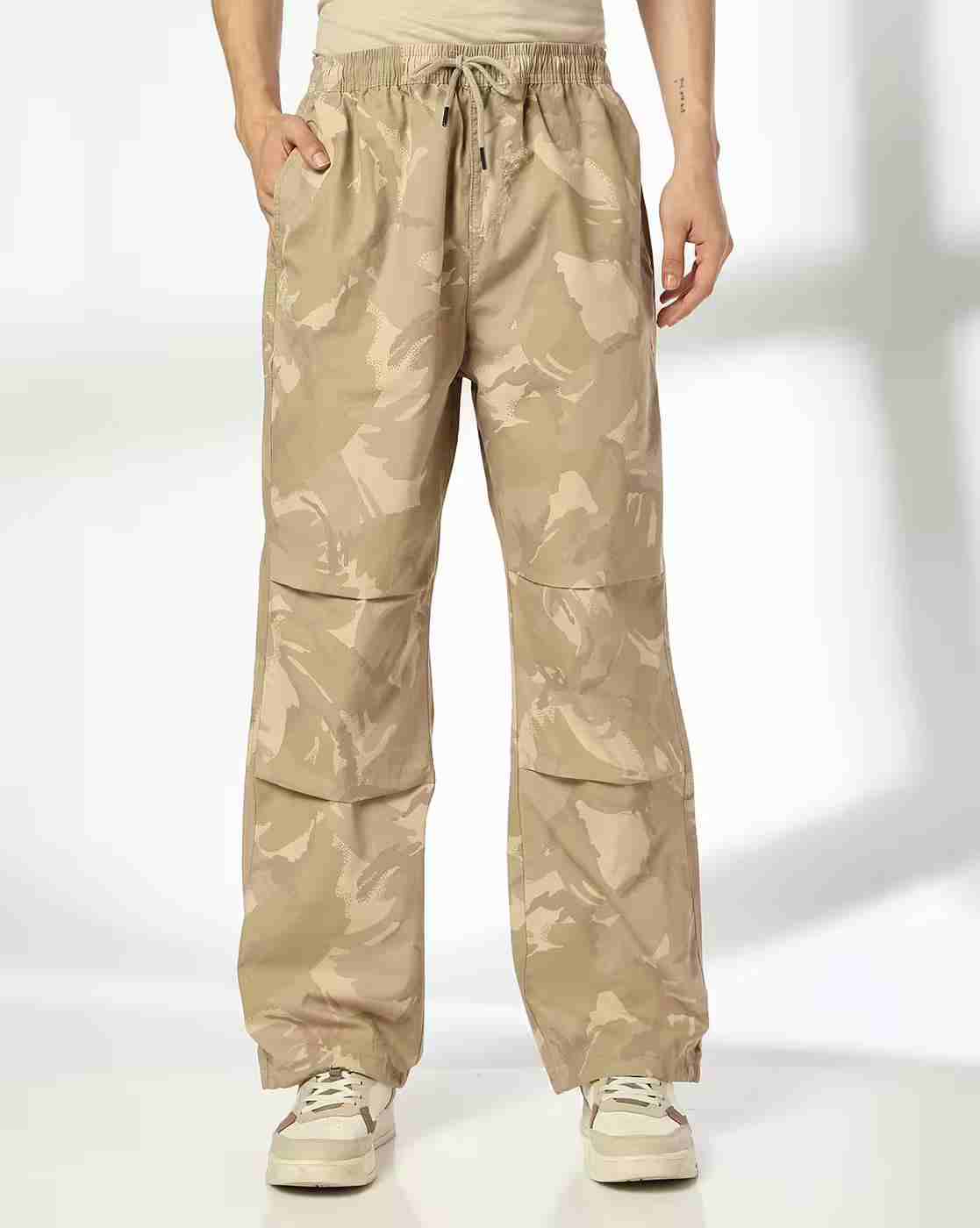 Men Camouflage Print Relaxed Fit Flat-Front Pants