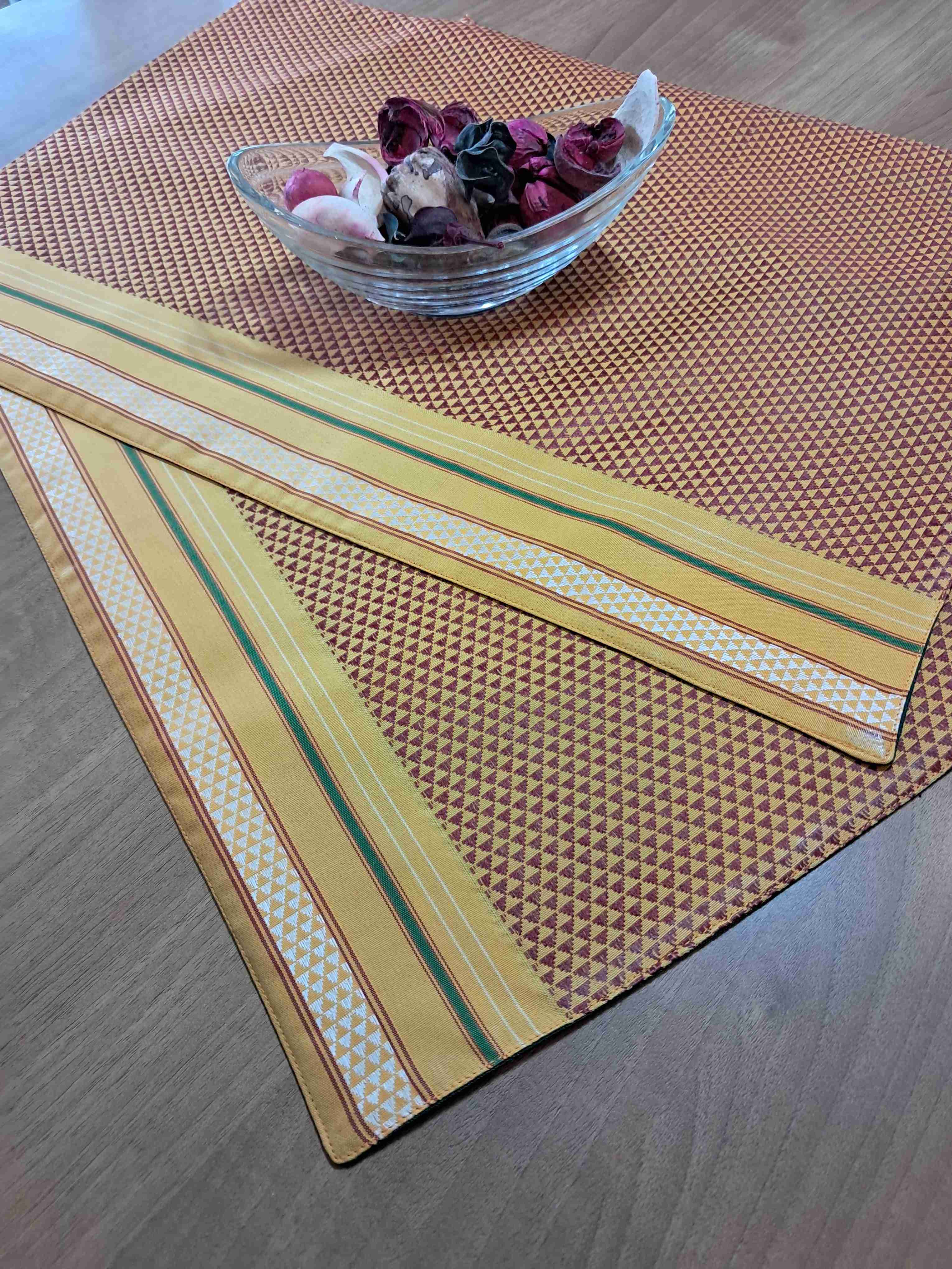 Khun Table Mat