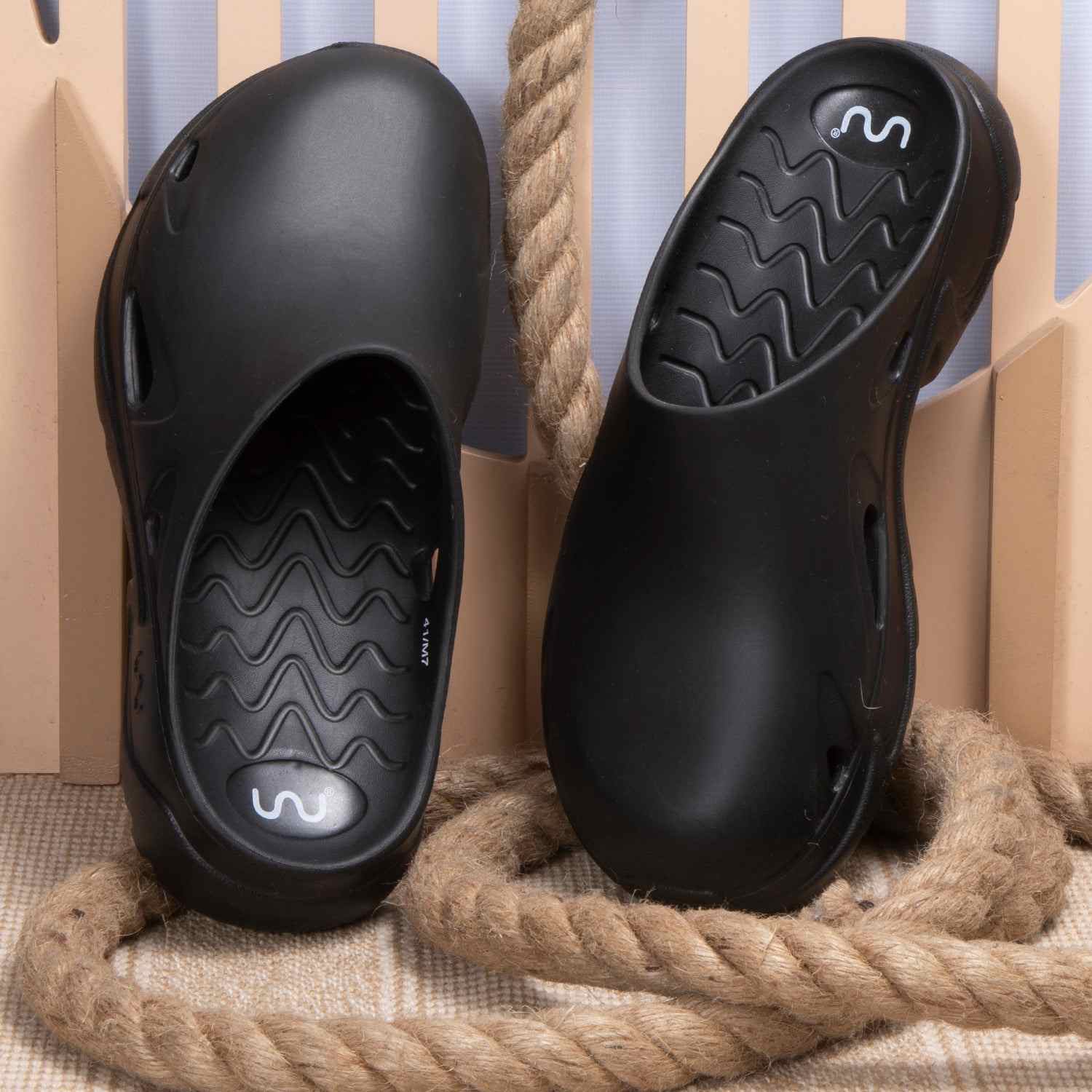 8151 Black Men Clog