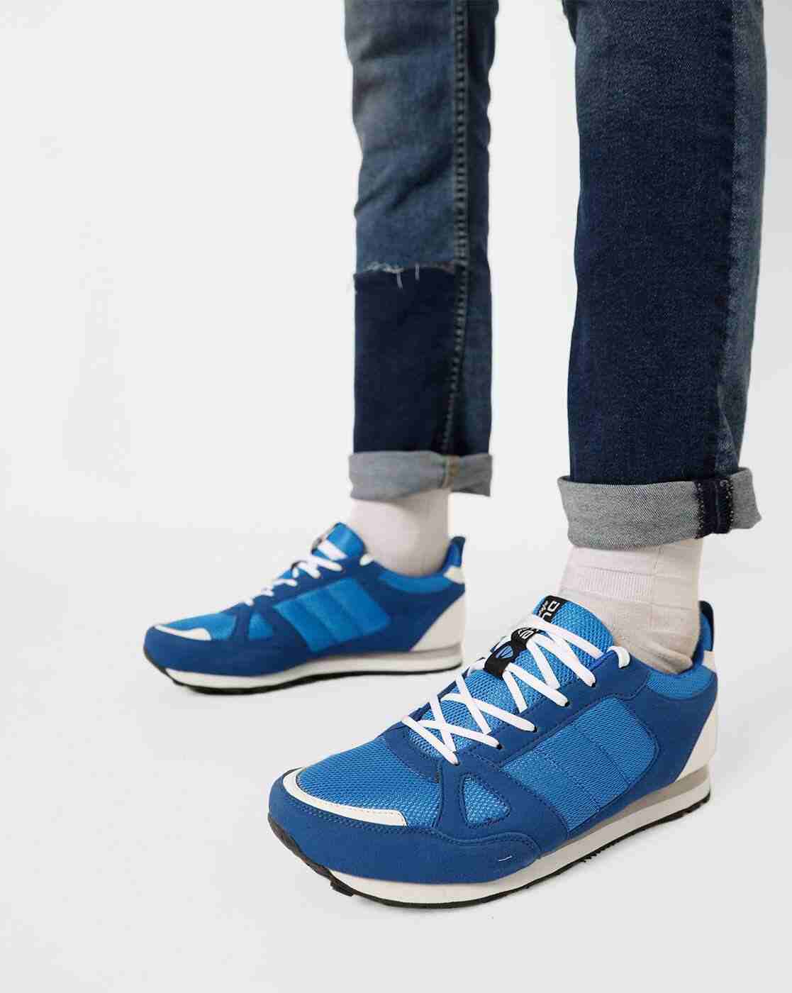 Colourblock Sports Shoes with Mesh Upper