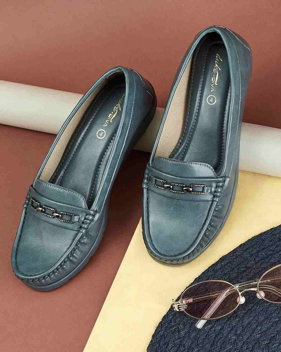 Women Round-Toe Loafers with Metal Accent