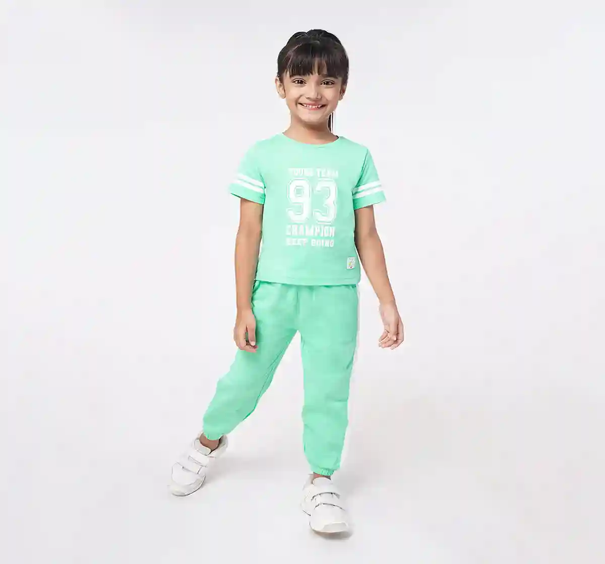 Girls Printed Tee And Joggers Set