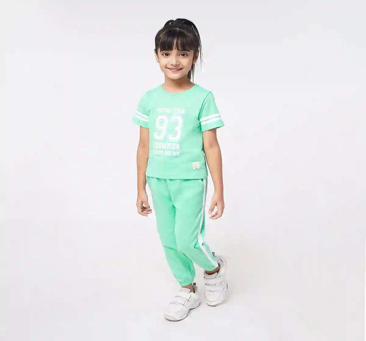 Girls Printed Tee And Joggers Set