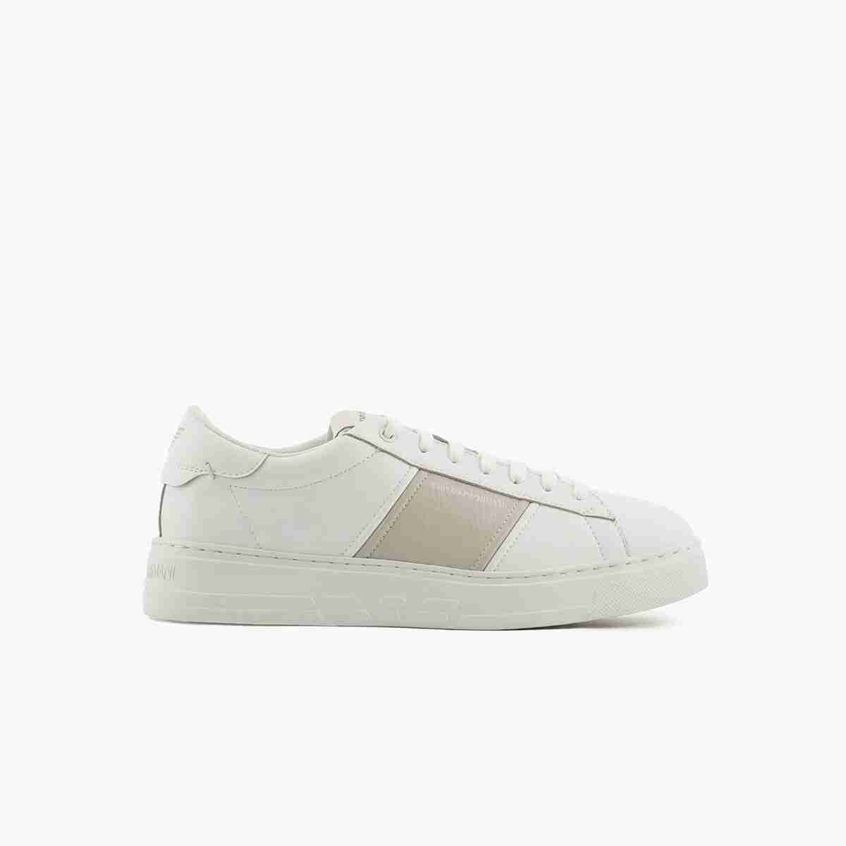 Round Toe Leather Sneakers With Contrast Logo Detail