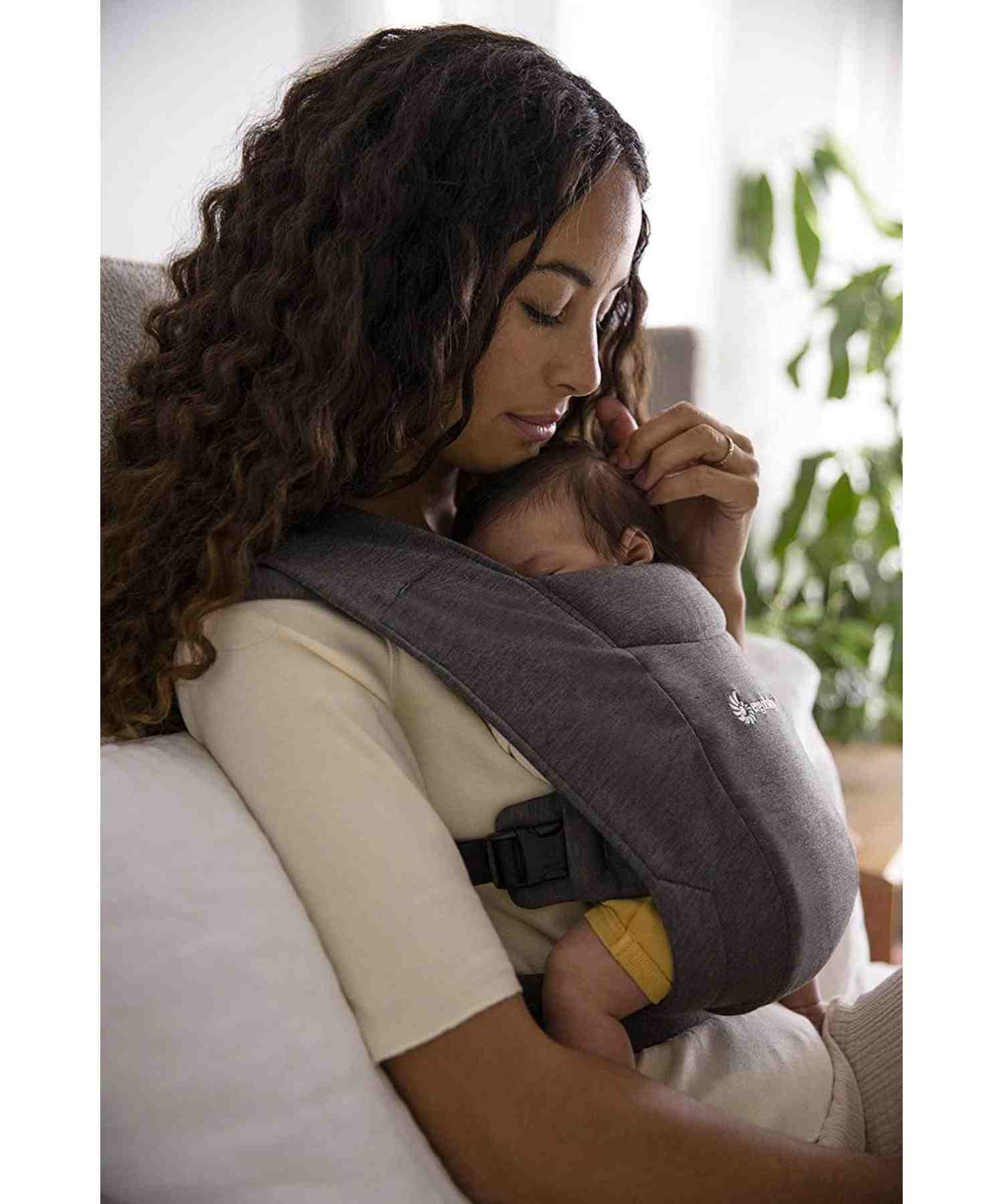 https://cdn.fynd.com/v2/falling-surf-7c8bb8/fyprod/wrkr/products/pictures/item/free/original/ergobaby/BCEMAGRY/4/Sgk2puW5UZ-493659076_5.jpg