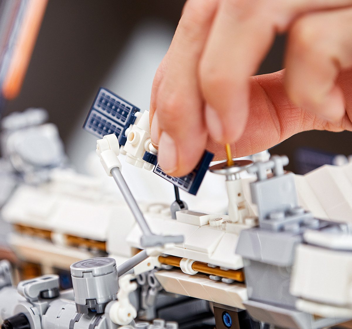 https://cdn.fynd.com/v2/falling-surf-7c8bb8/fyprod/wrkr/products/pictures/item/free/original/f9S4pOsFJ-LEGO-Ideas-International-Space-Station-21321-Building-Kit-for-Display-(864-Pieces).jpeg