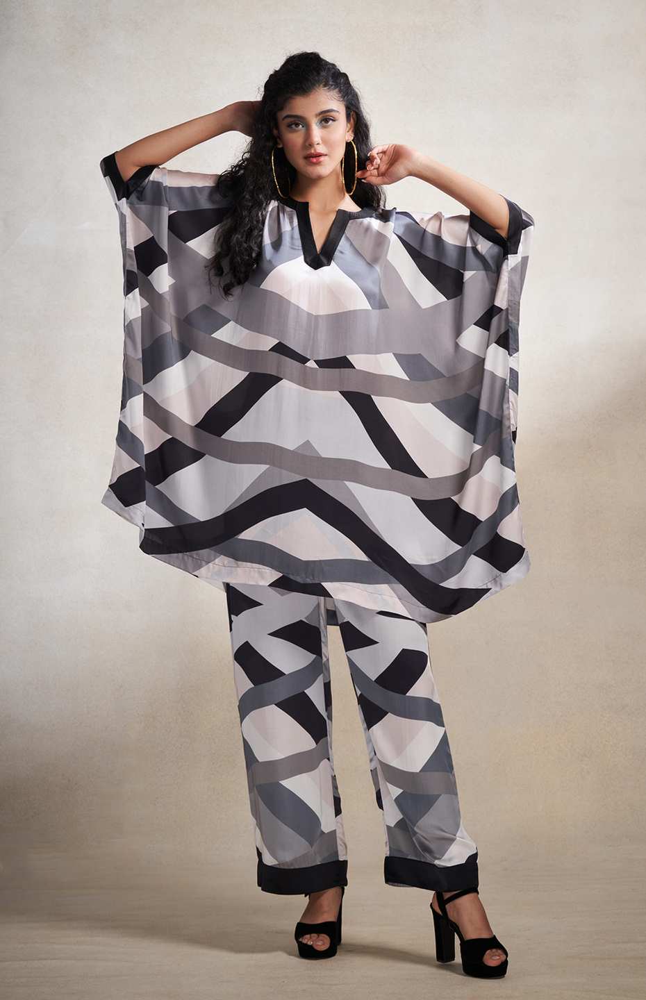 Monochrome Abstract Poncho Kurta