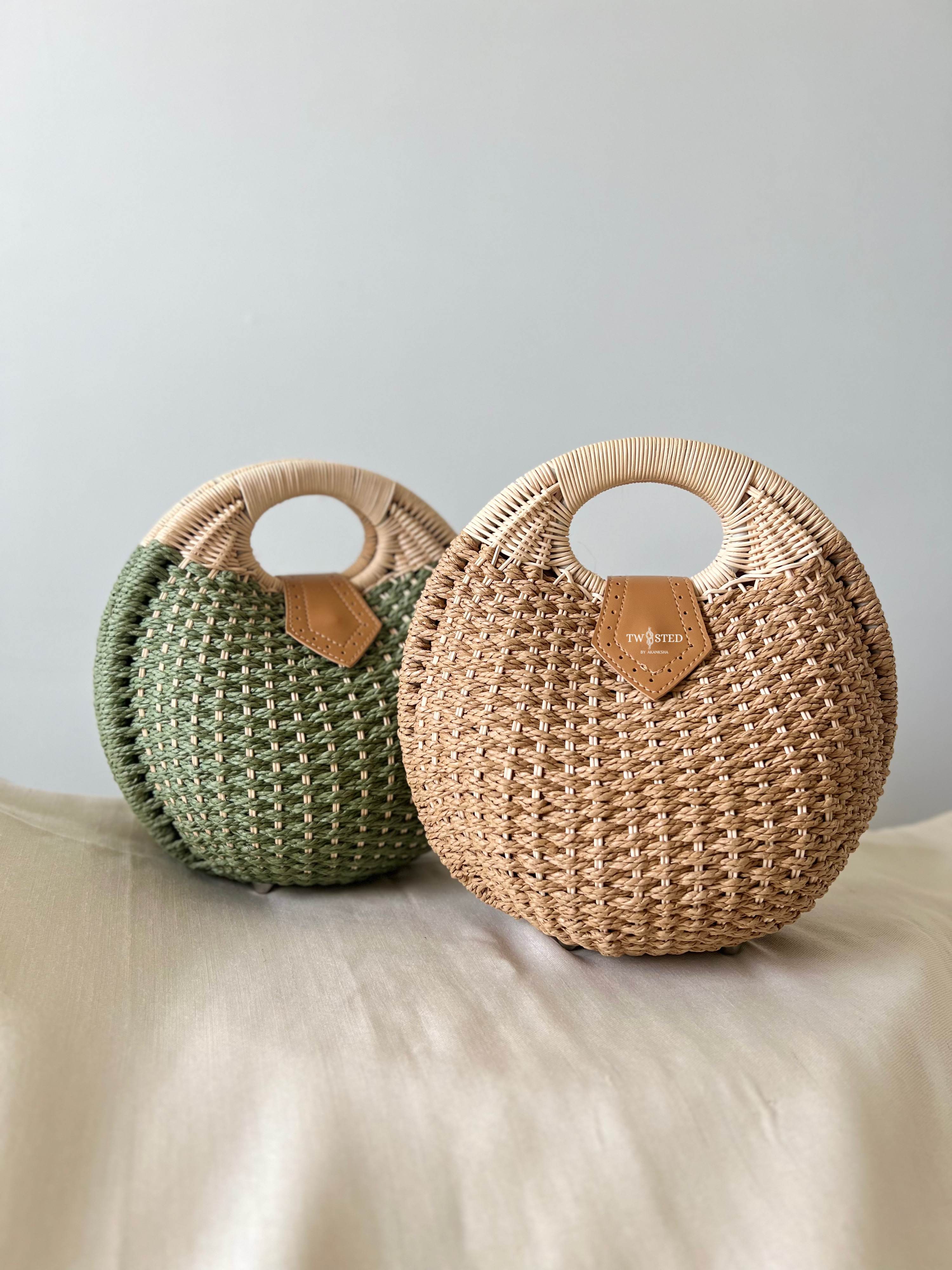 Shell Shaped Raffia Bucket Bag