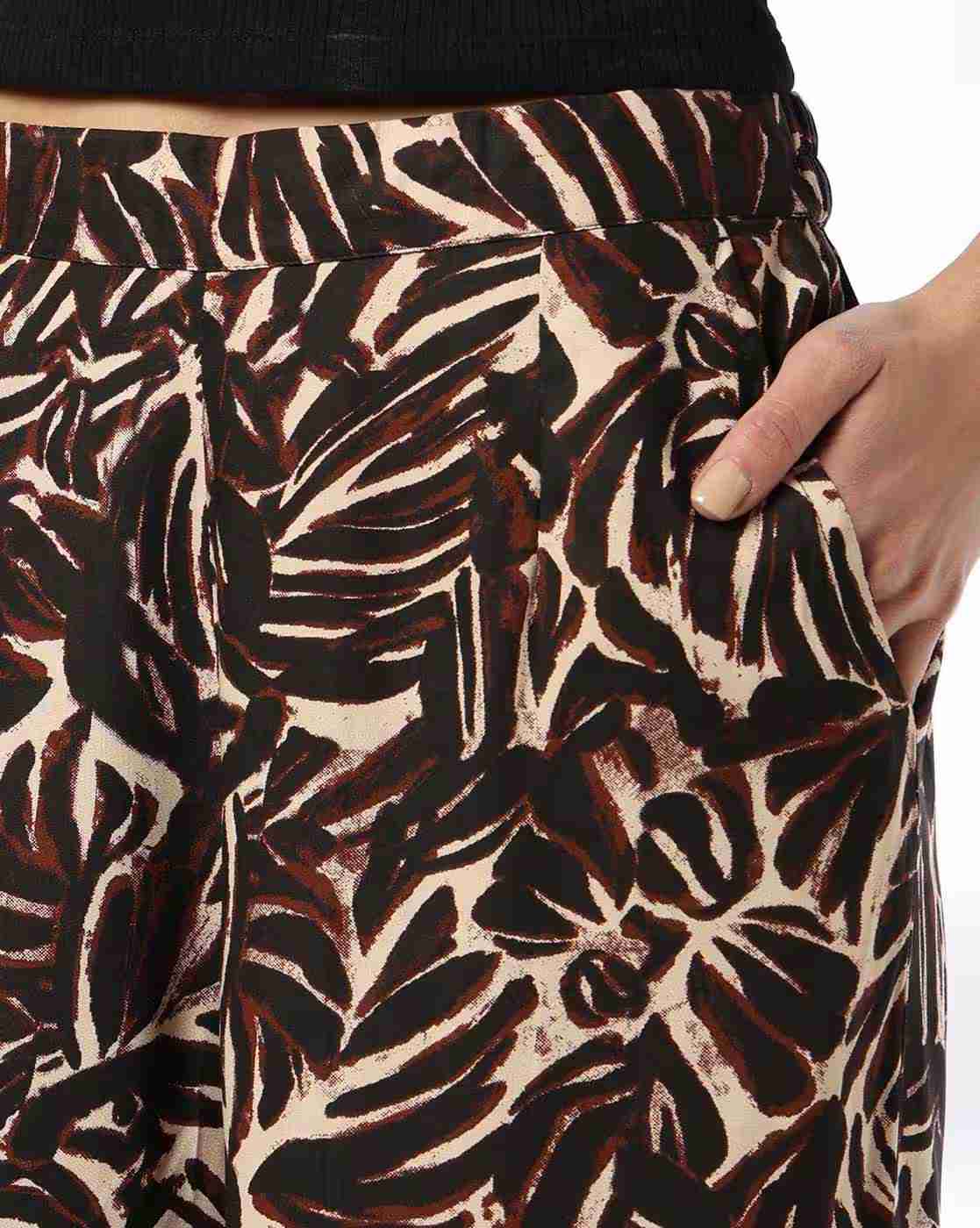 FIG | Women Printed Relaxed Fit Flat-Front Trousers|3