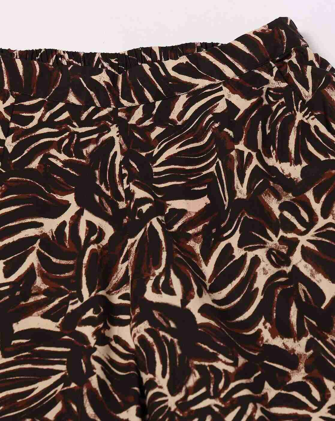 FIG | Women Printed Relaxed Fit Flat-Front Trousers|4