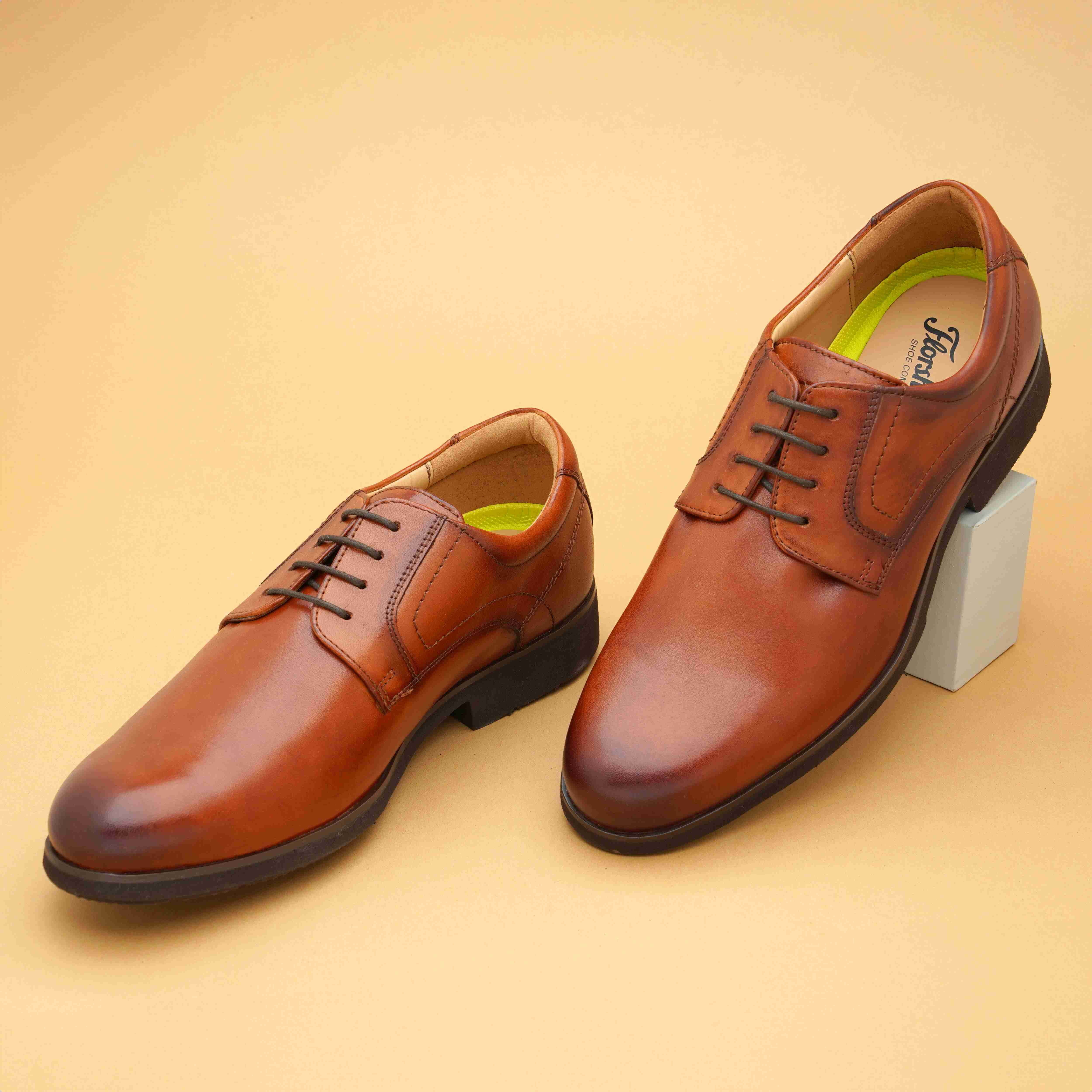 The Uptown Tan Men Ultra Comfort Florsheim