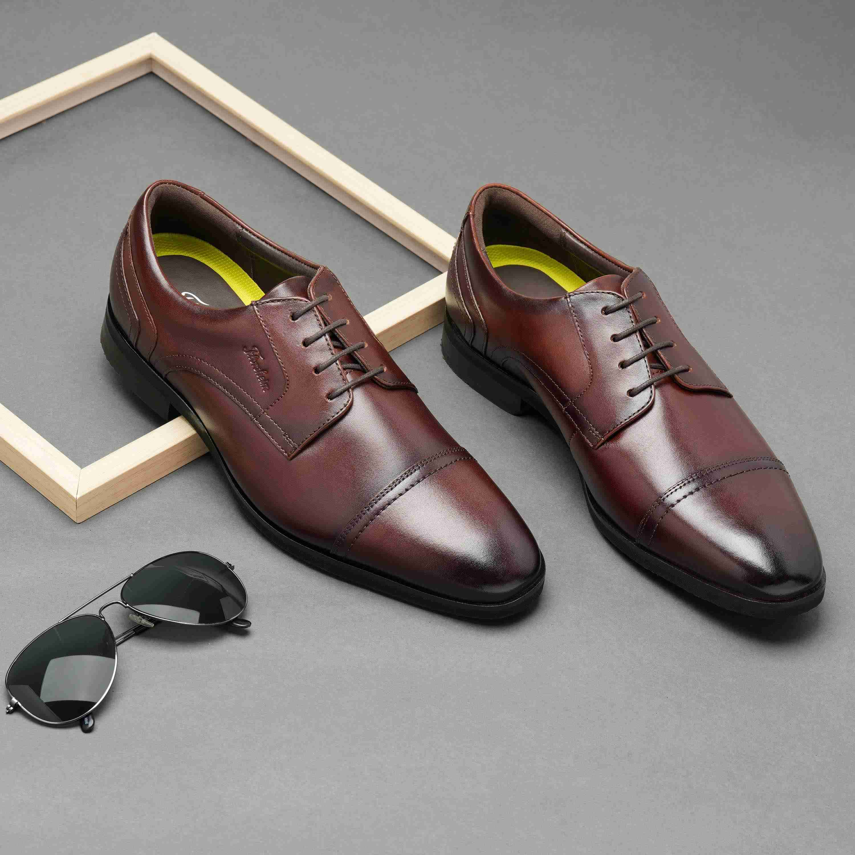 The Hector2 Tan Men Toe Cap Formal Florsheim